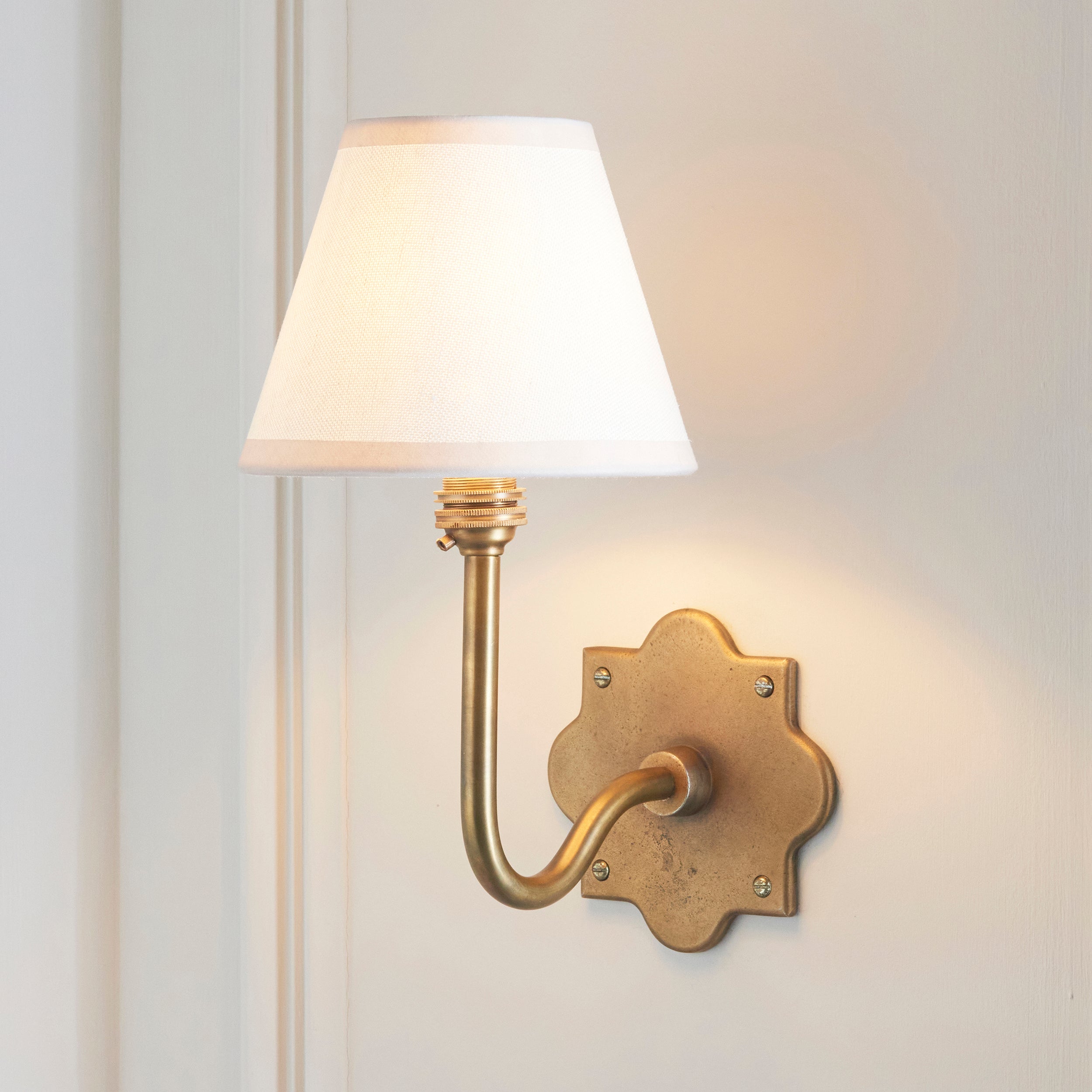 Endon Anvil Swan & Ivy 16Cm Wall Light - Antique Brass & Vintage White Fabric