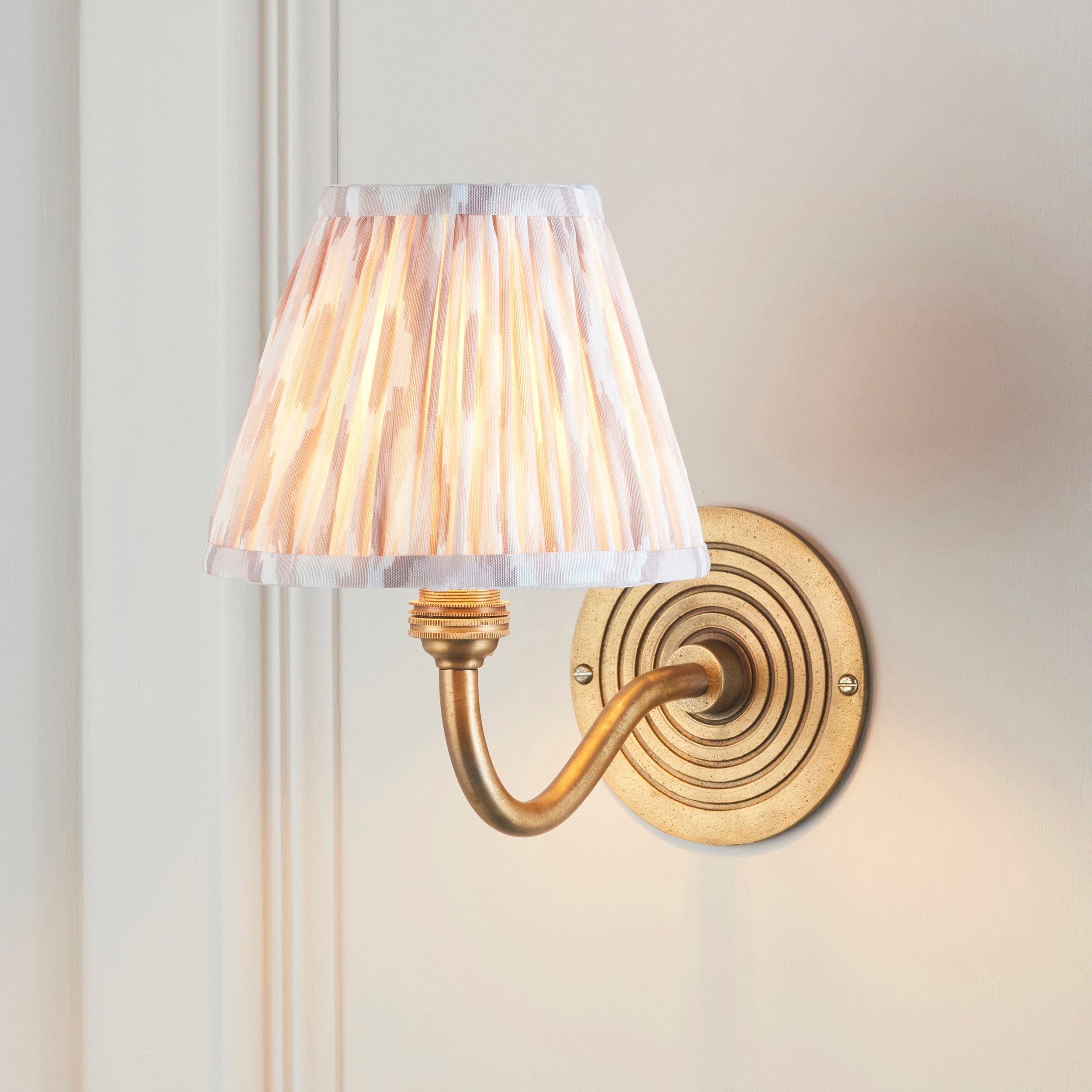 Endon Ripple Curve & Ikat 16Cm Wall Light - Antique Brass & Neutral Print Fabric