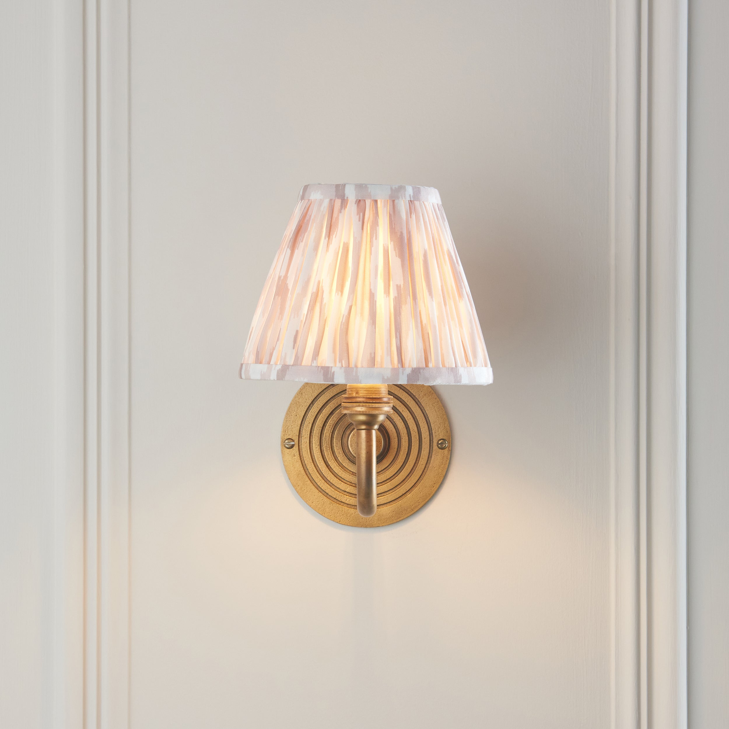 Endon Ripple Curve & Ikat 16Cm Wall Light - Antique Brass & Neutral Print Fabric