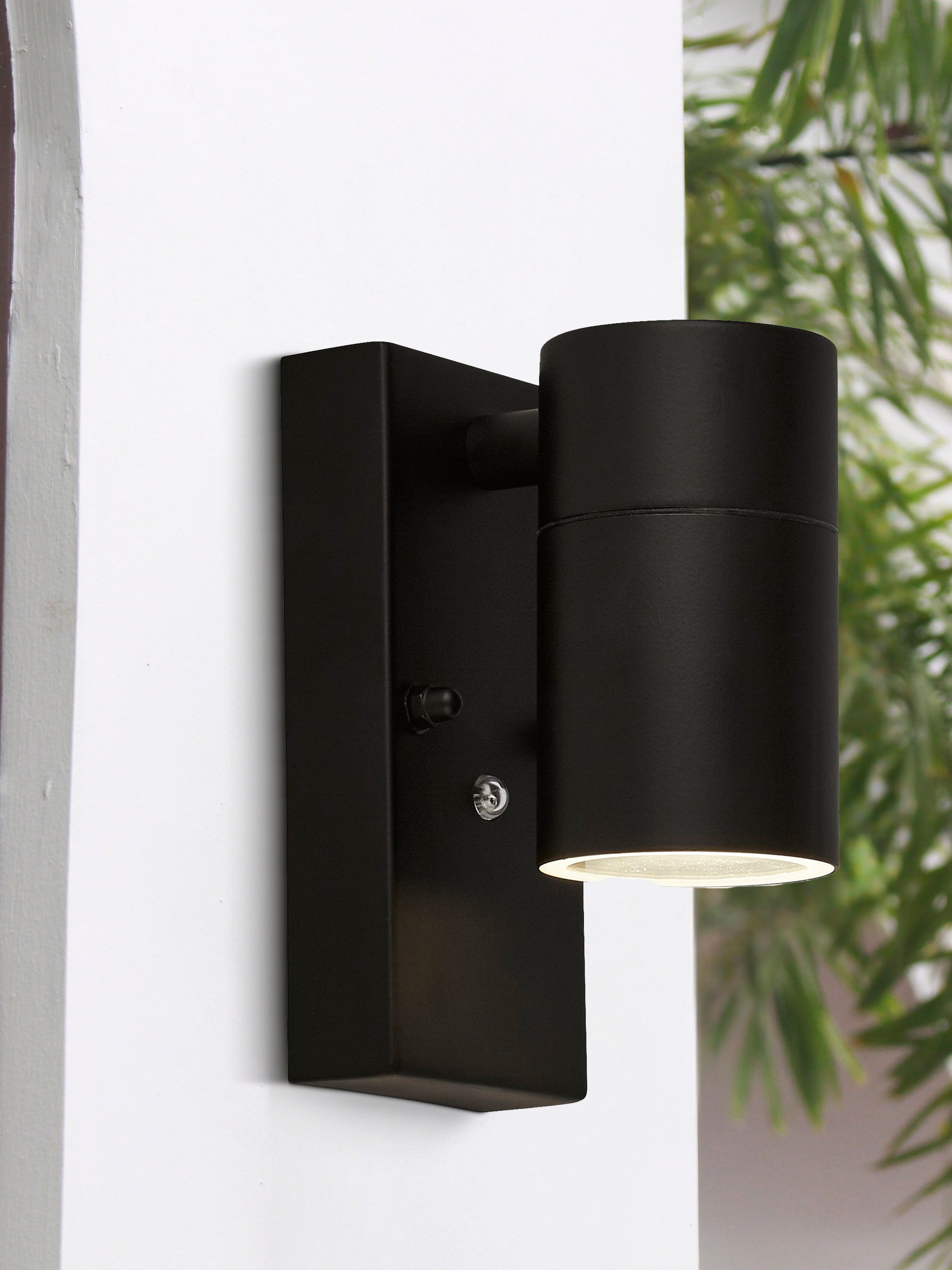 Searchlight Raymond Outdoor Wall Light - Black Metal