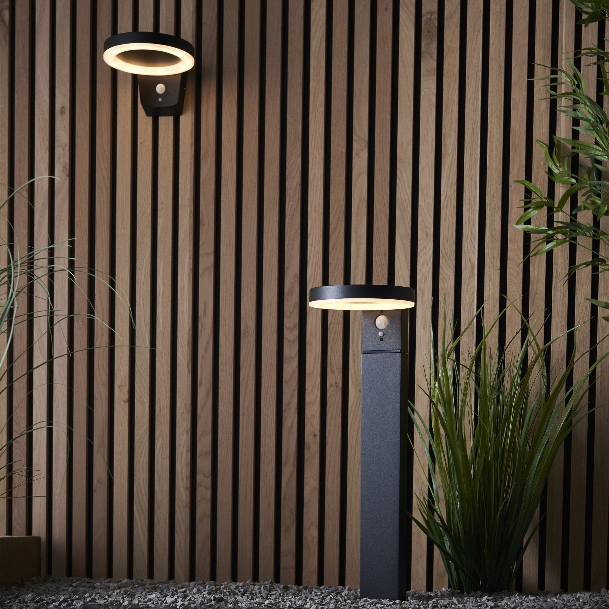 Endon Ebro Single Light Floor Lamp - Photocell And PIR - Solar - Textured Black & White Pc