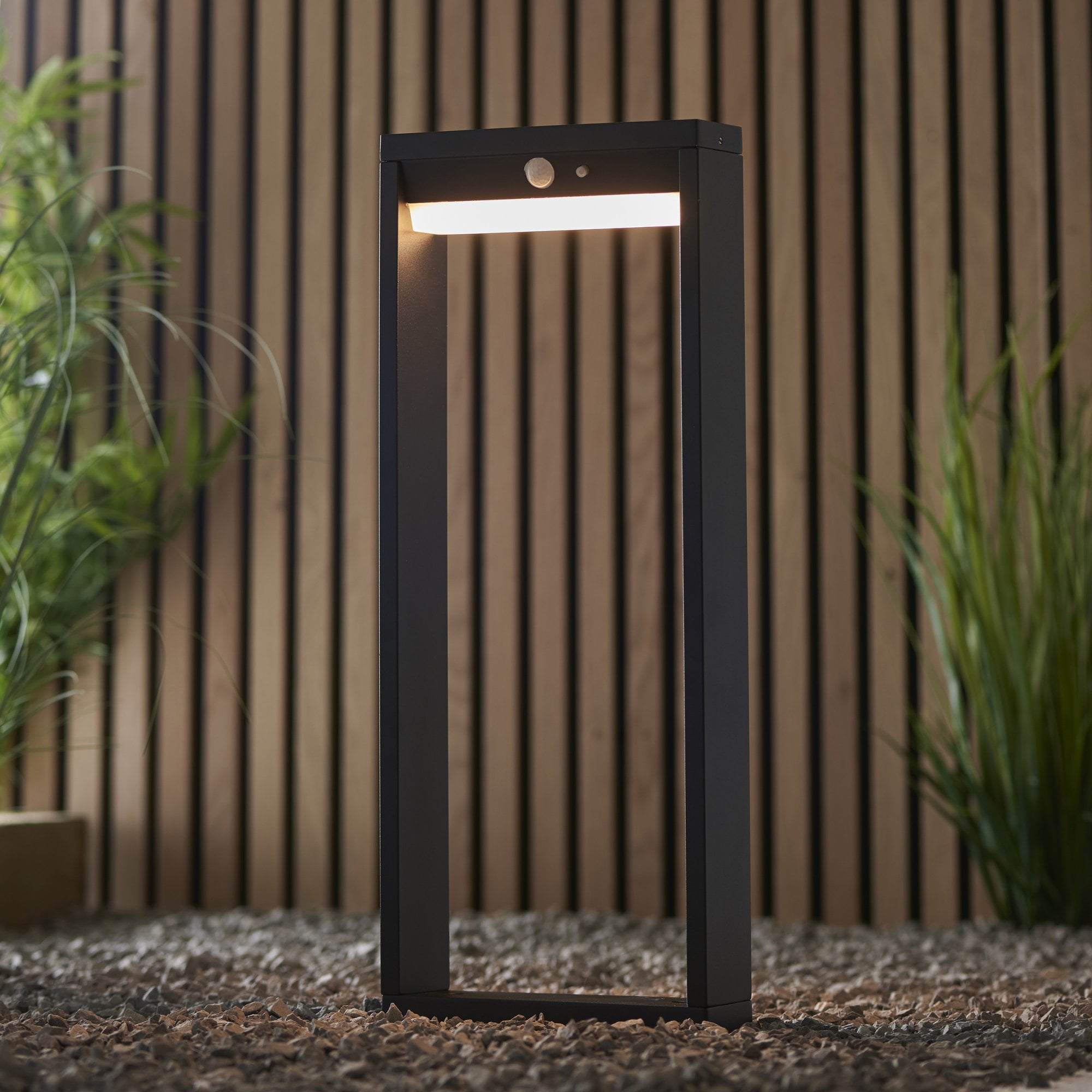 Endon Dannah Single Light Post Light - Photocell And PIR - Solar - Textured Black & White Pc