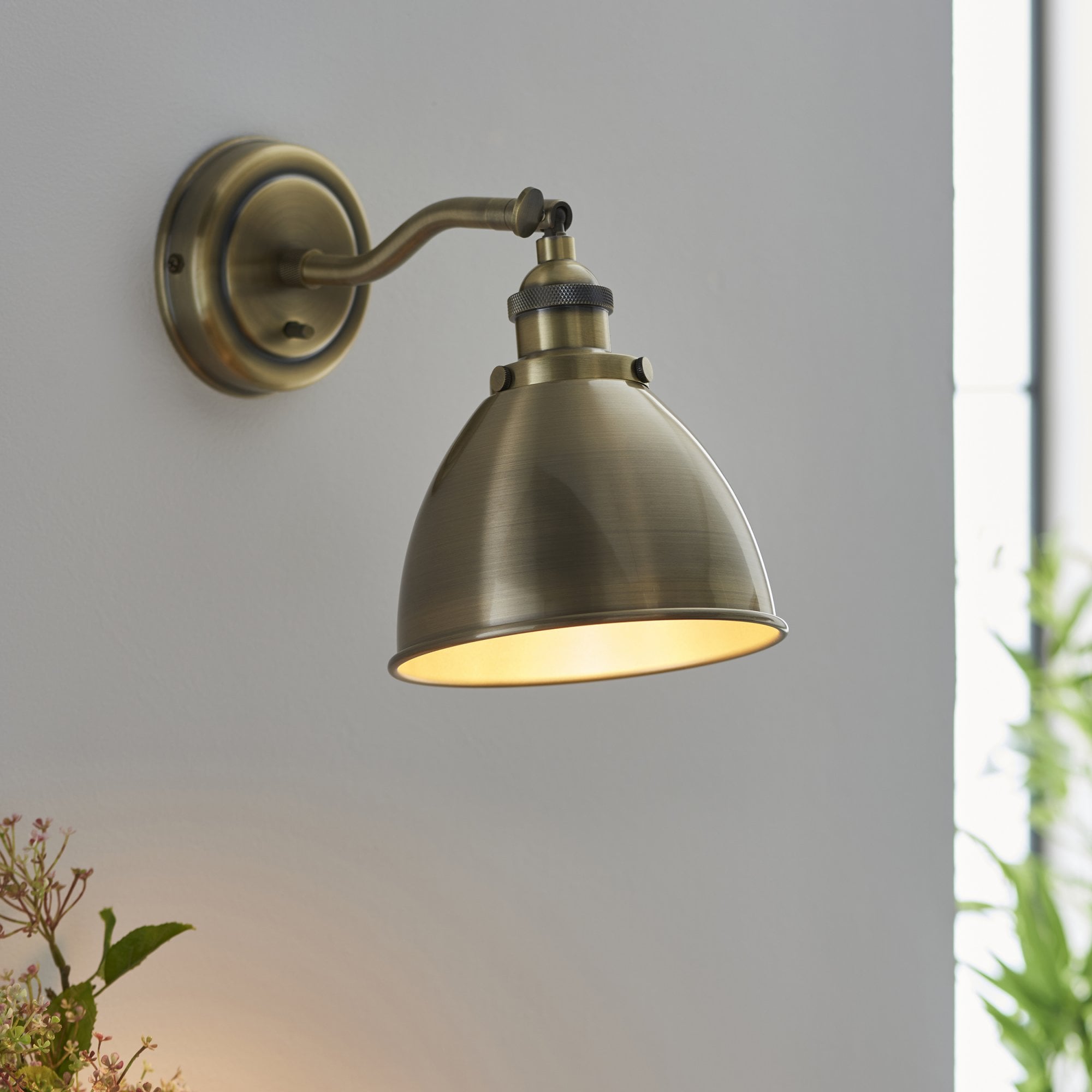 Endon Franklin Single Wall Light - Antique Brass Plate