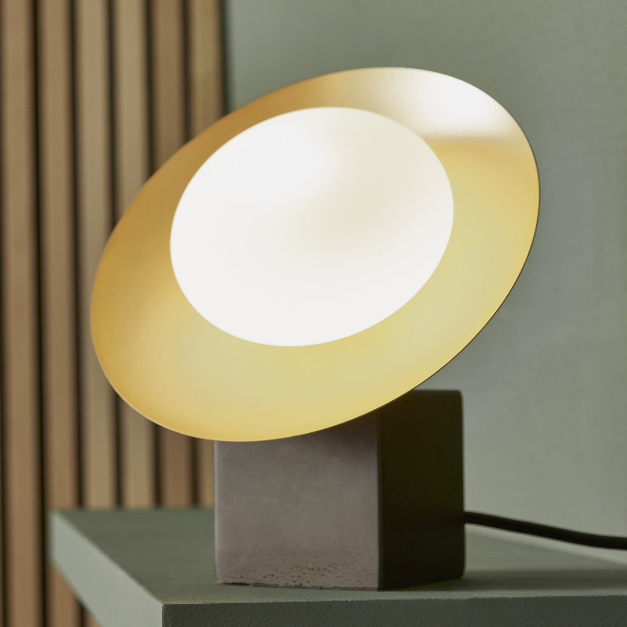 Utopia Planet Table Lamp - Gold