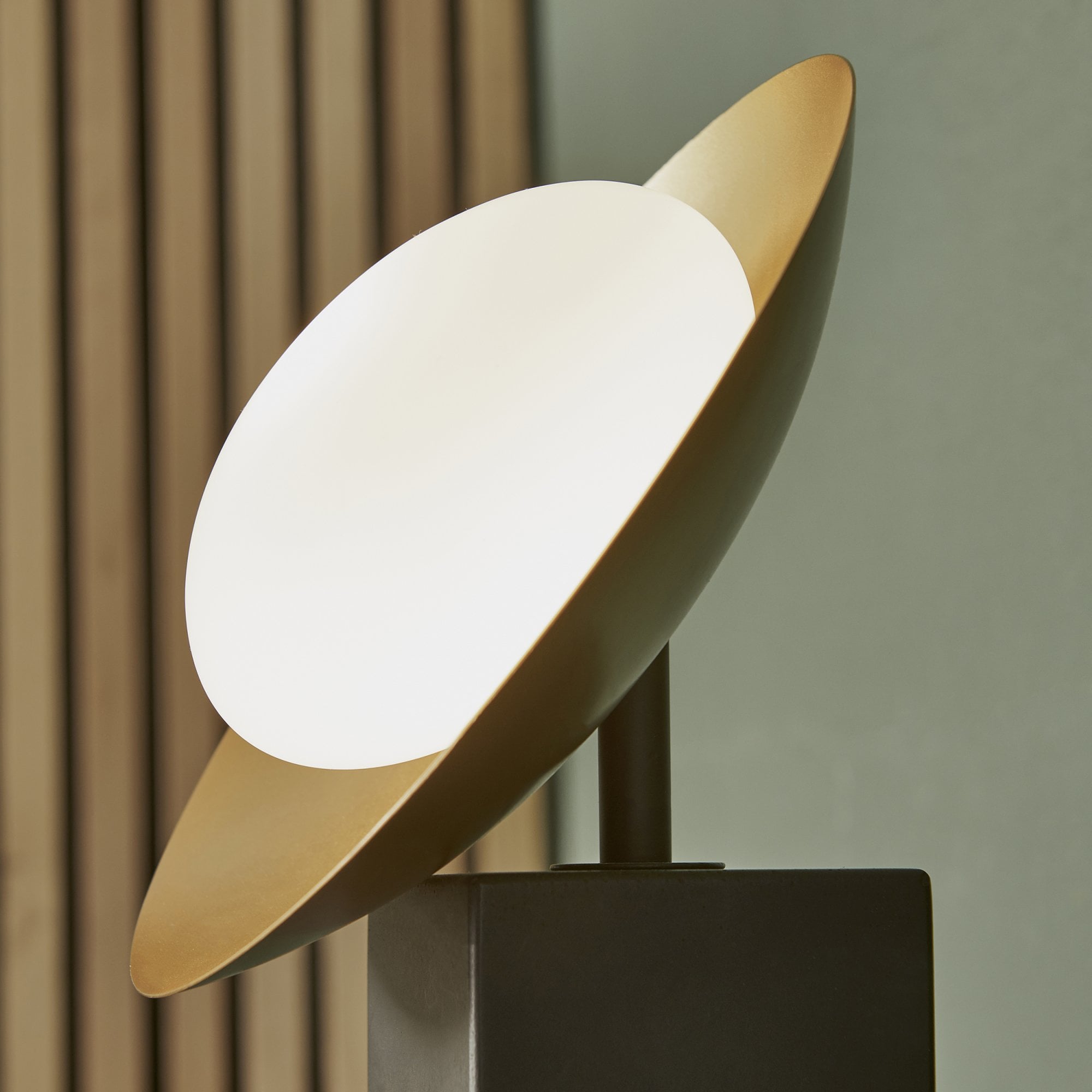Utopia Planet Table Lamp - Gold