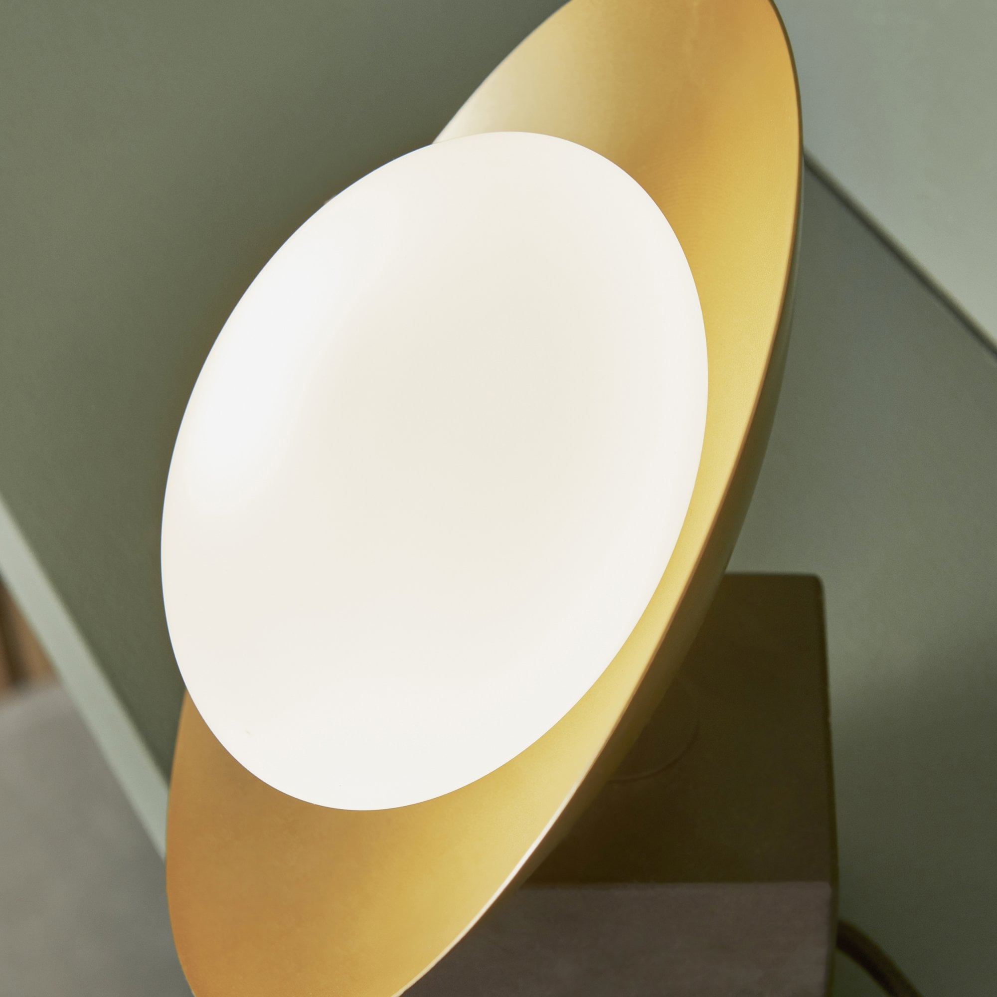 Utopia Planet Table Lamp - Gold