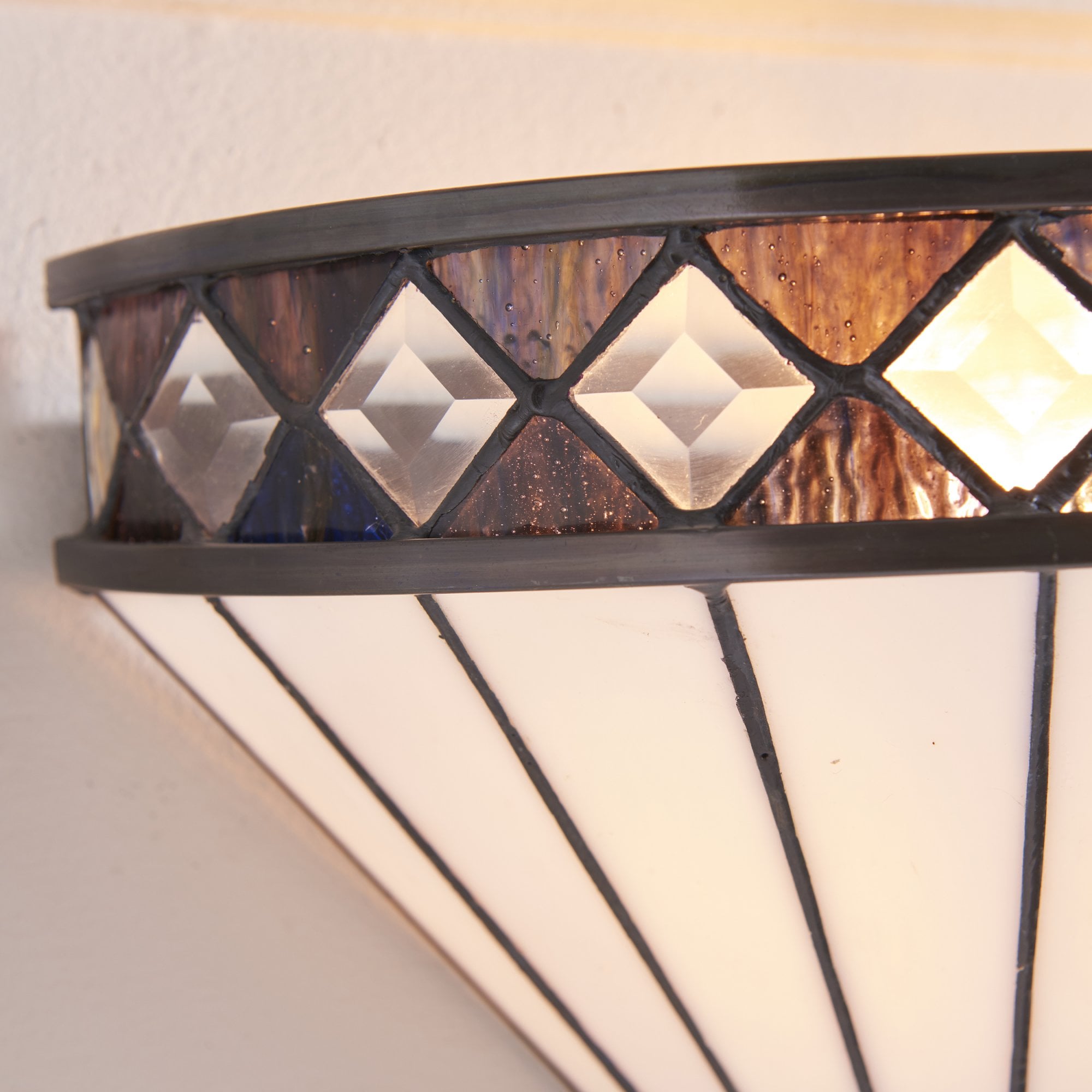 Interiors 1900 Fargo Single Wall Fitting - Tiffany Glass