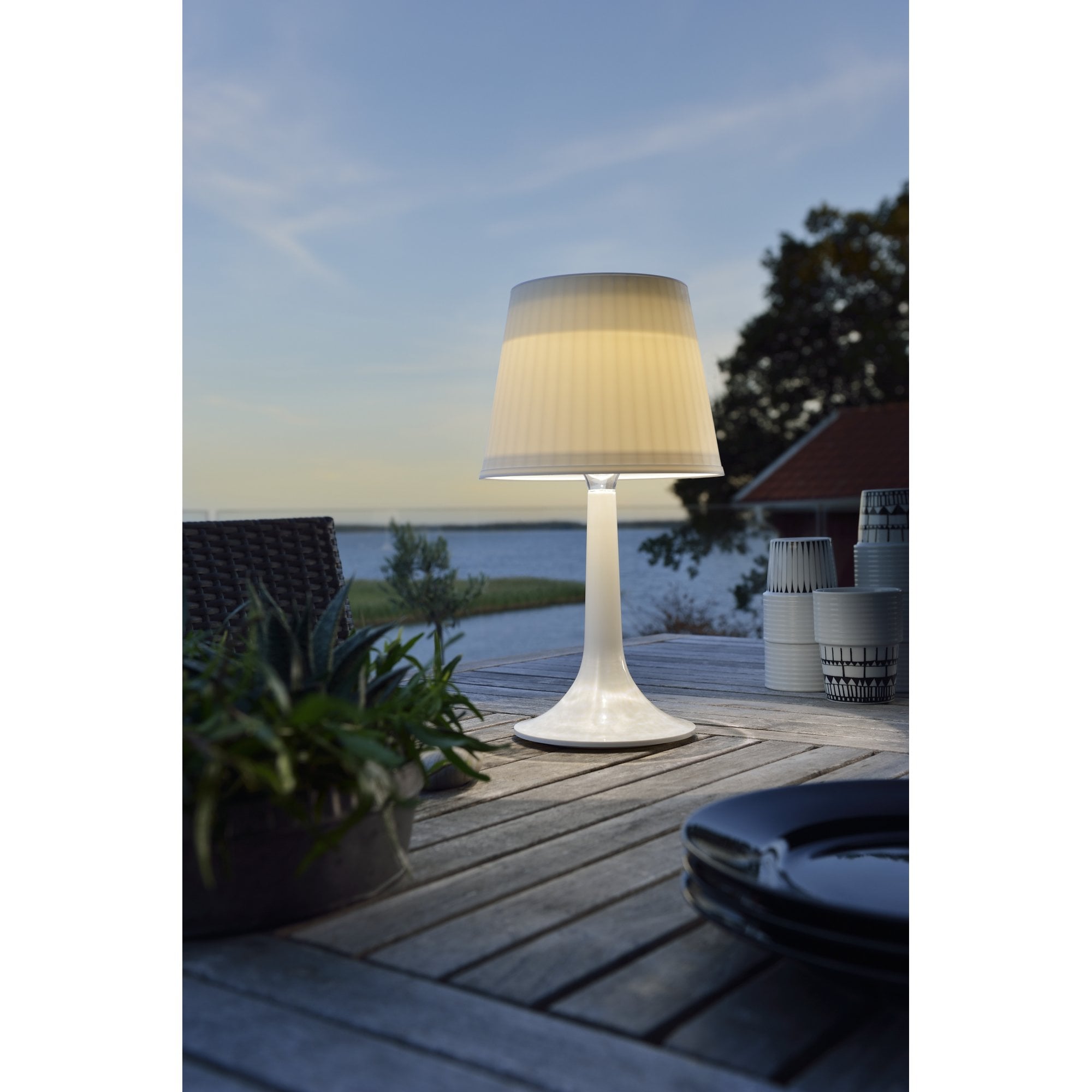Konstsmide Assisi Solar LED Table Lamp - White