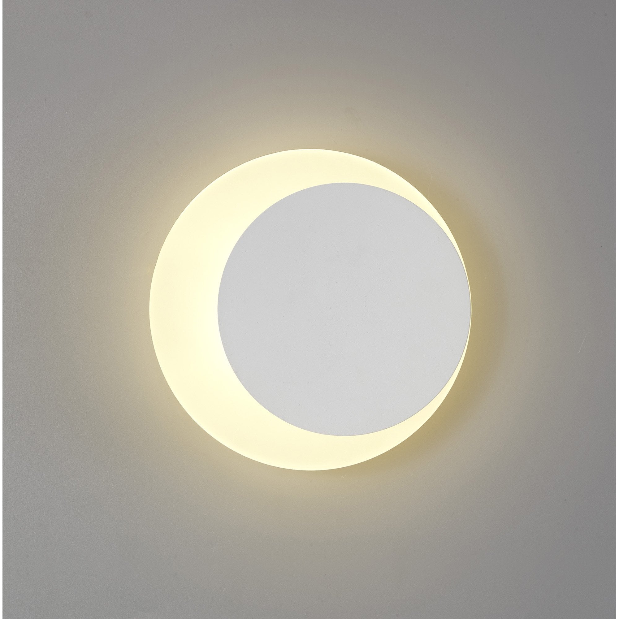 Fabula Kingsley Magnetic Base LED Wall Lamp - 15/19cm Round - Right Offset - Sand White & Acrylic Frosted Diffuser