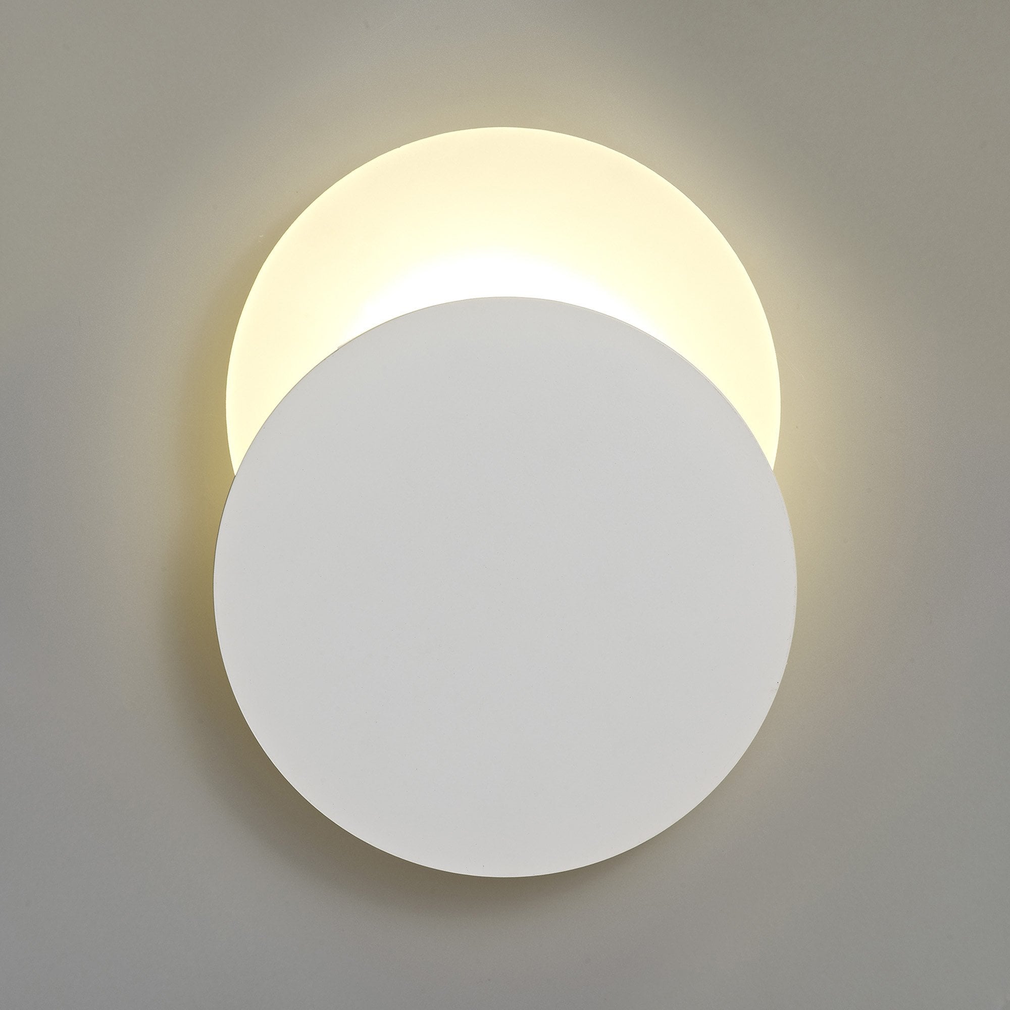 Fabula Kingsley Magnetic Base LED Wall Lamp - 20/19cm Round - Bottom Offset - Sand White & Acrylic Frosted Diffuser