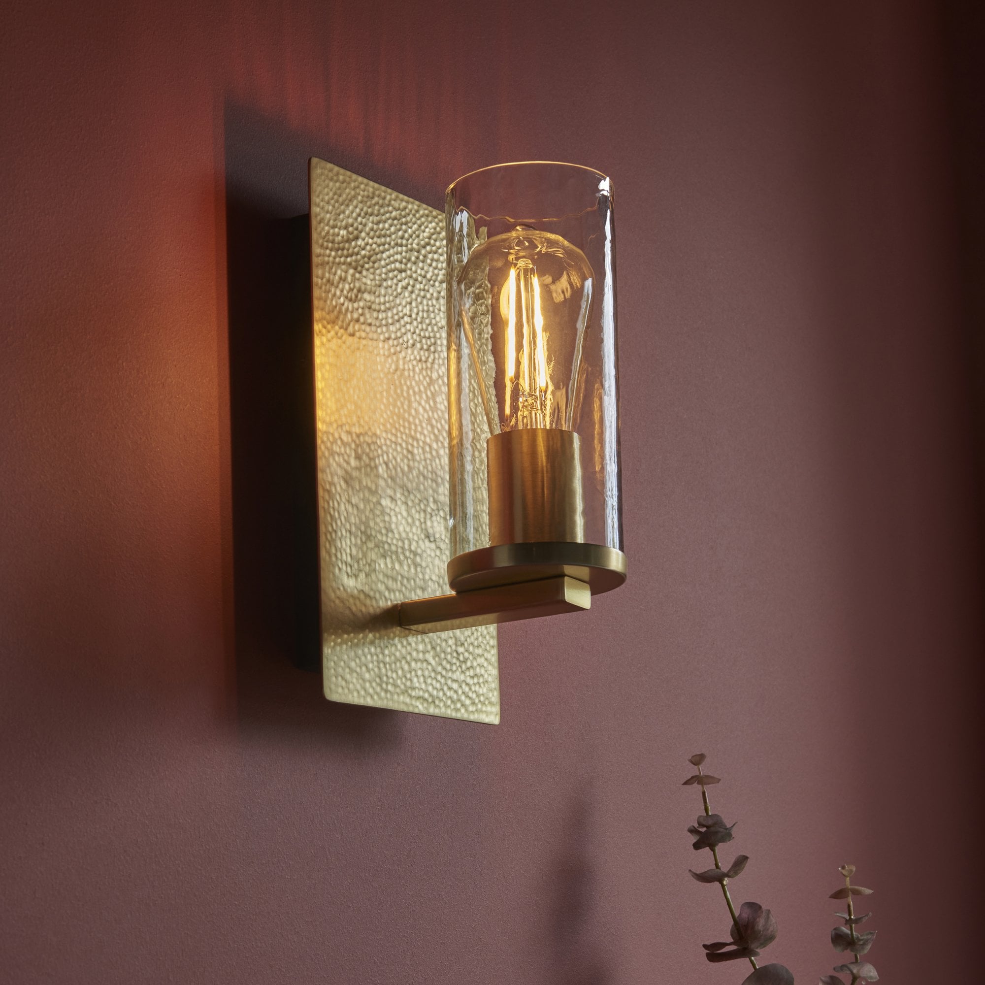 Utopia Swirl Single Wall Light - Hammered Brass Plate & Textured Clear Glass
