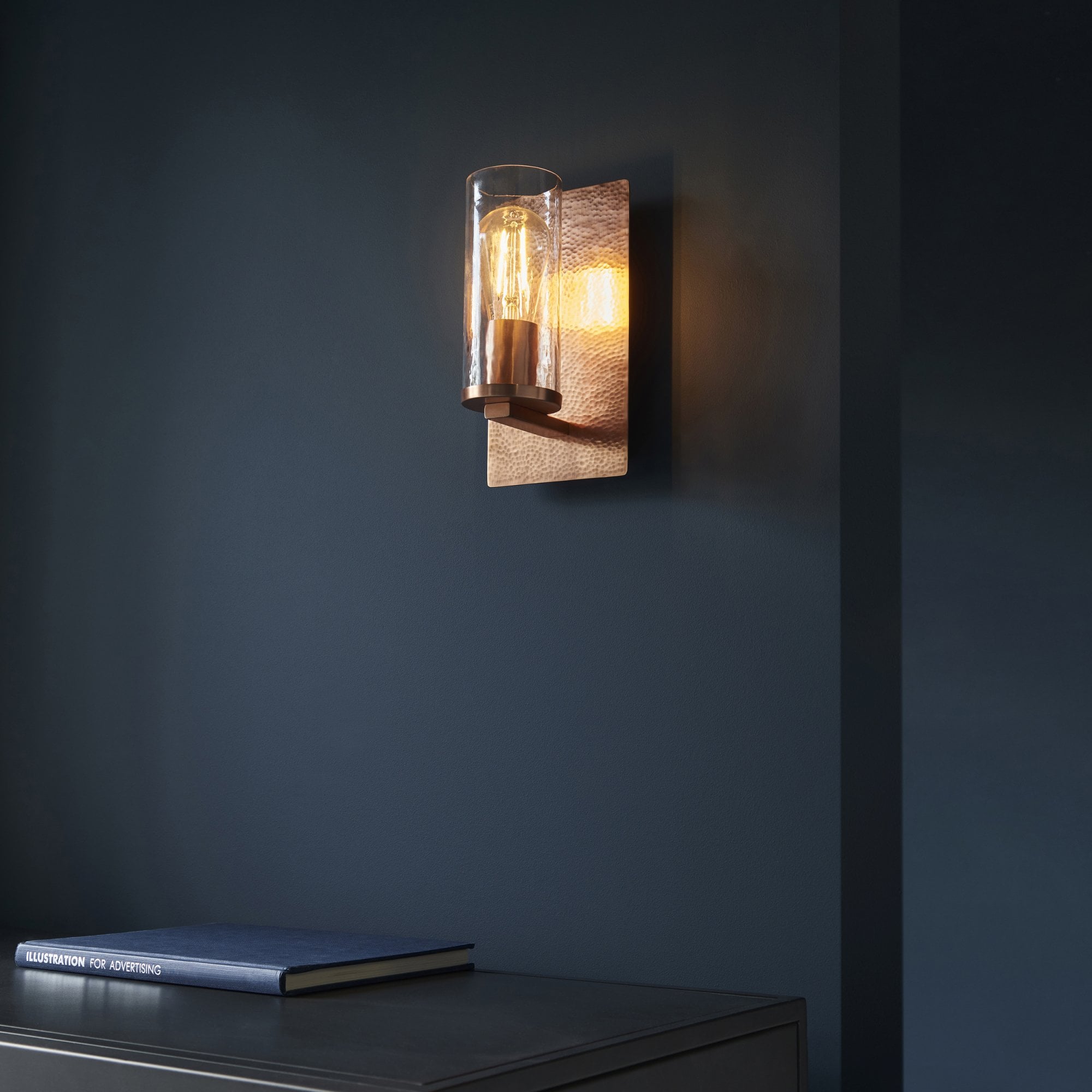 Utopia Swirl Single Wall Light - Hammered Copper Plate & Textured Clear Glass
