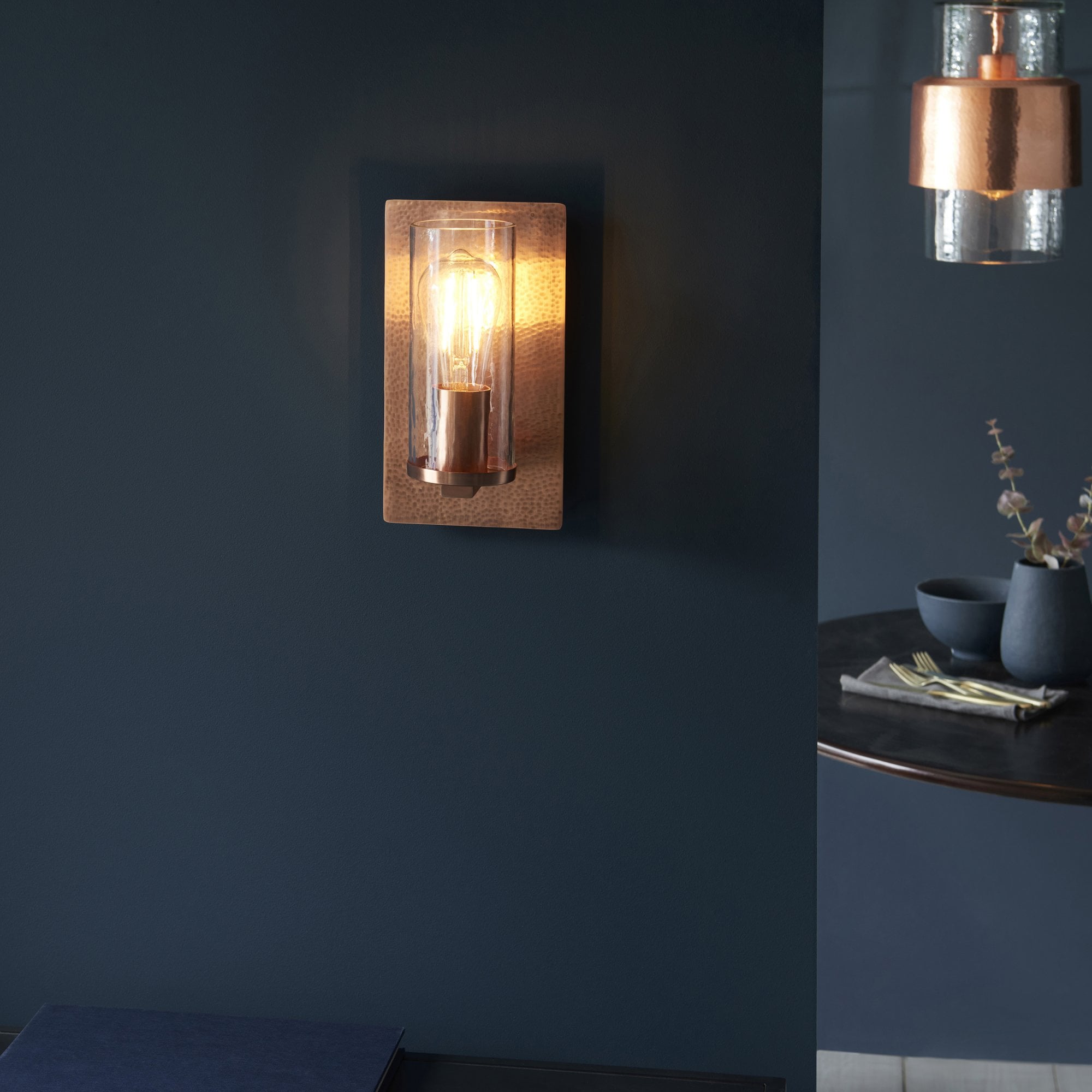 Utopia Swirl Single Wall Light - Hammered Copper Plate & Textured Clear Glass