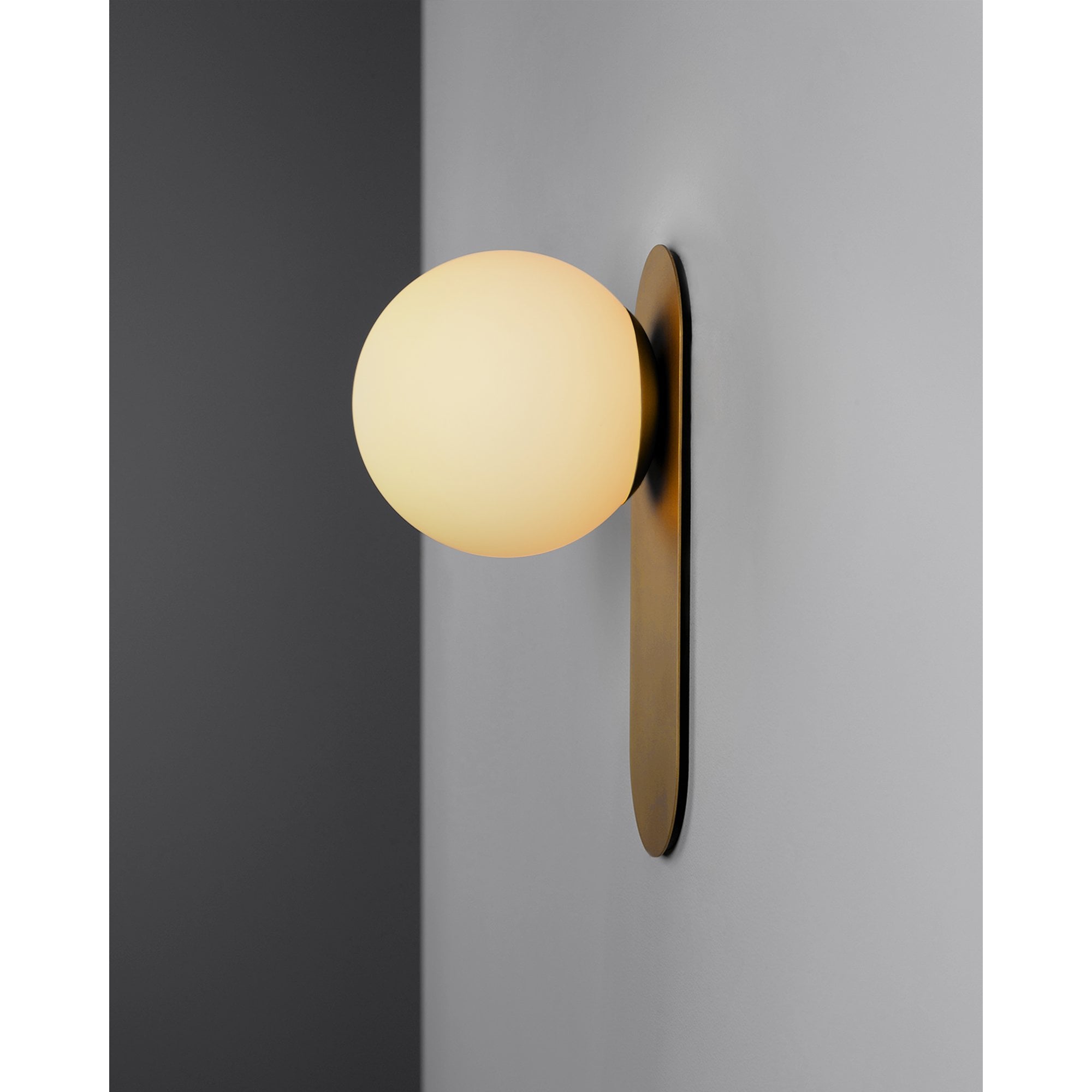 Schwung Adrion Medium Wall Sconce Light