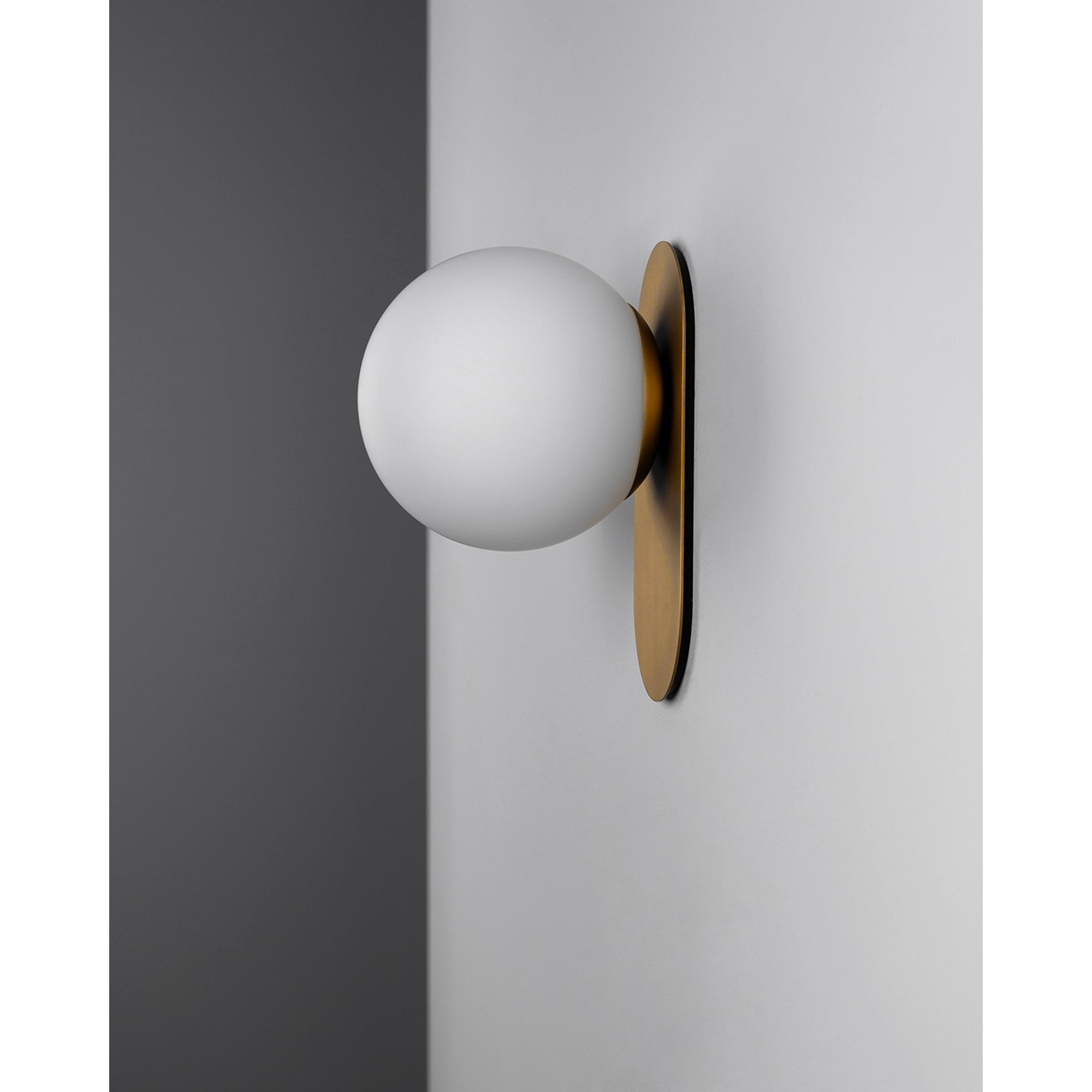 Schwung Adrion Small Wall Sconce Light