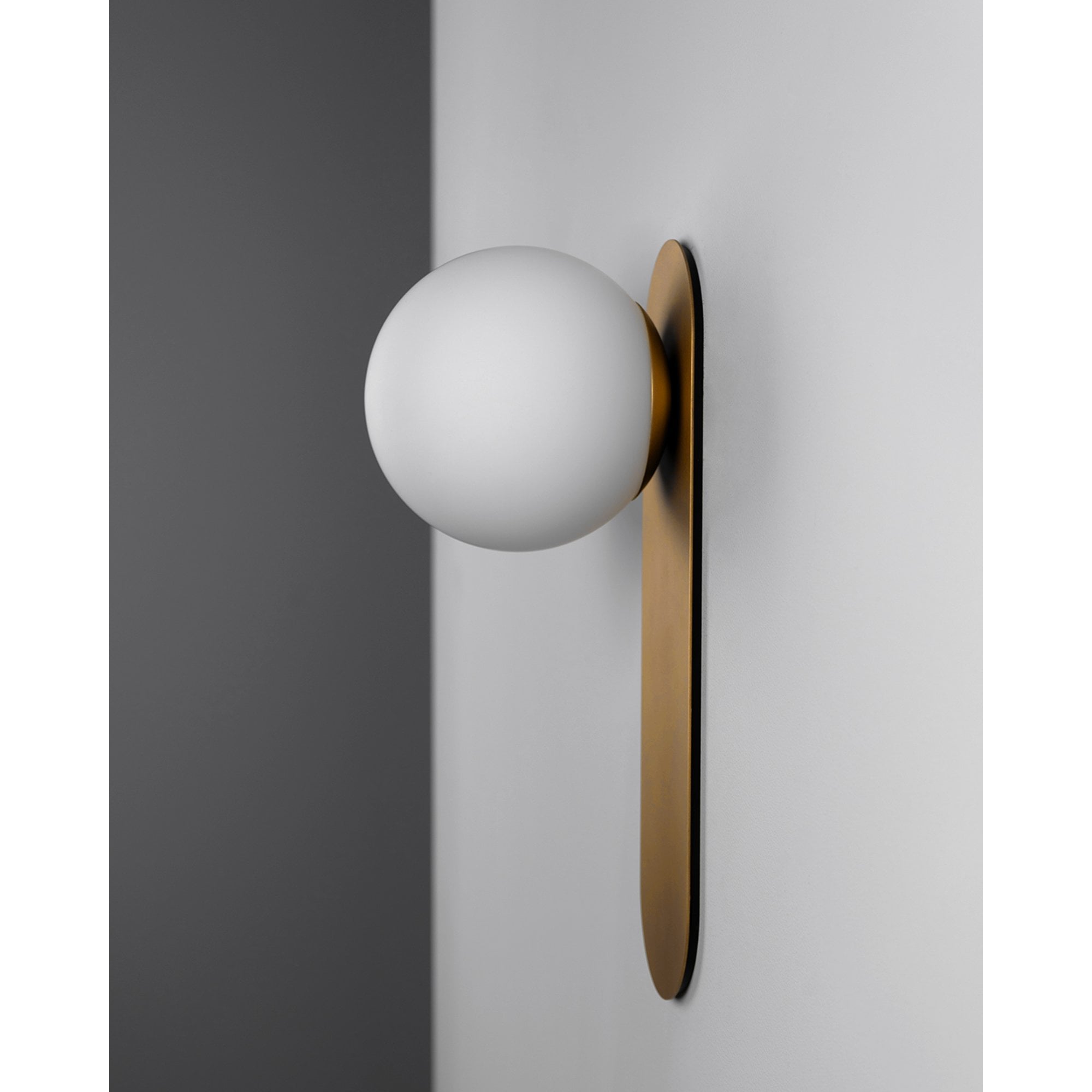 Schwung Adrion Large Wall Sconce Light