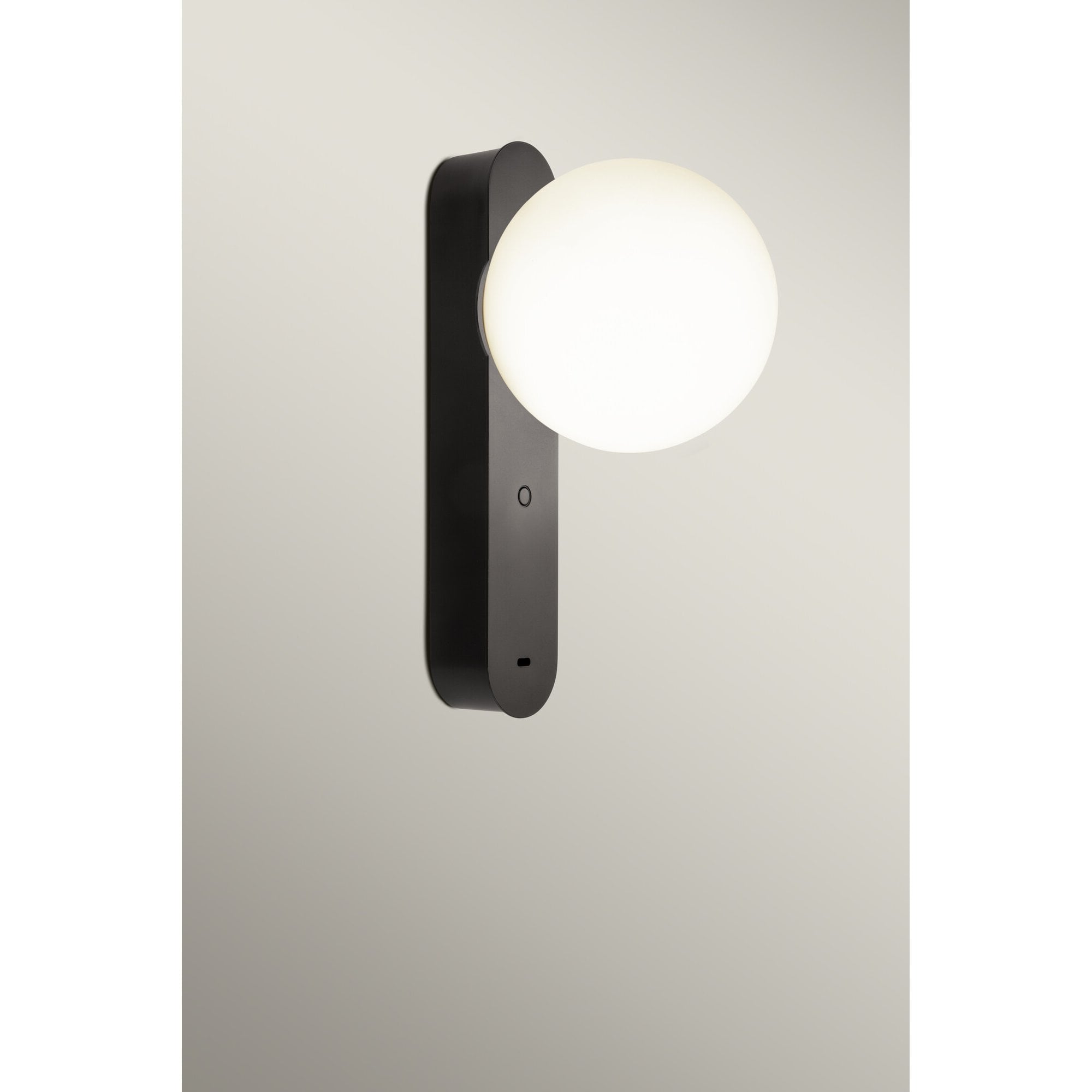LedsC4 Perlina USB Wall Light - Black