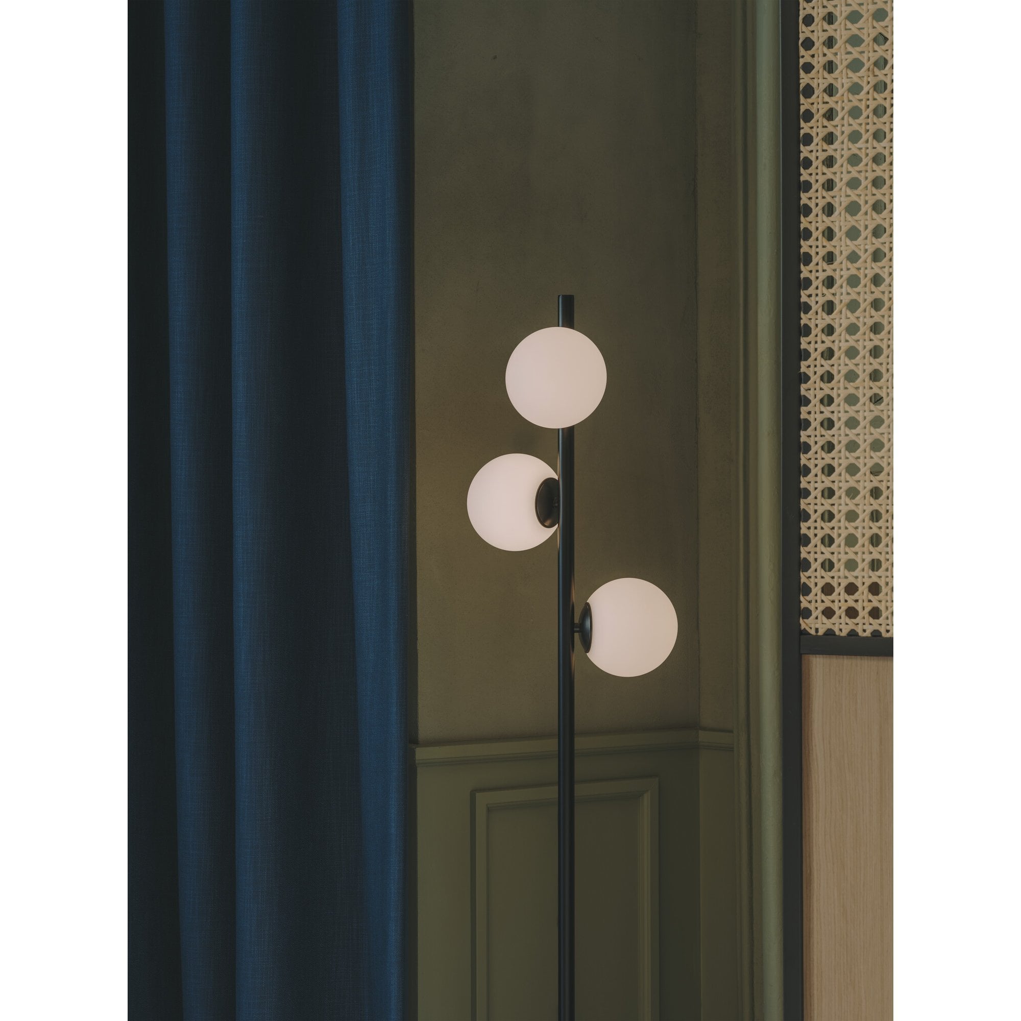 LedsC4 Perlina Floor Lamp - Black