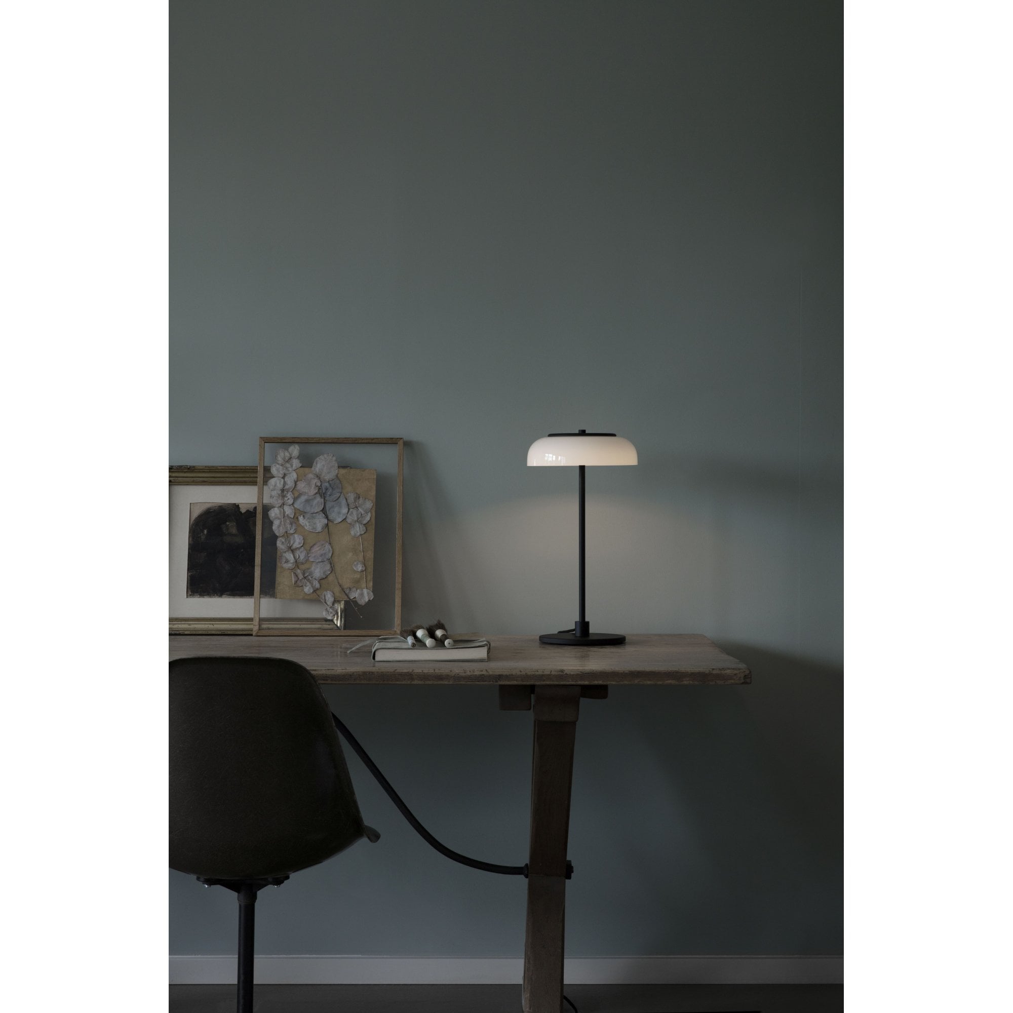 Nuura Blossi Table Lamp - Black & Opal Glass