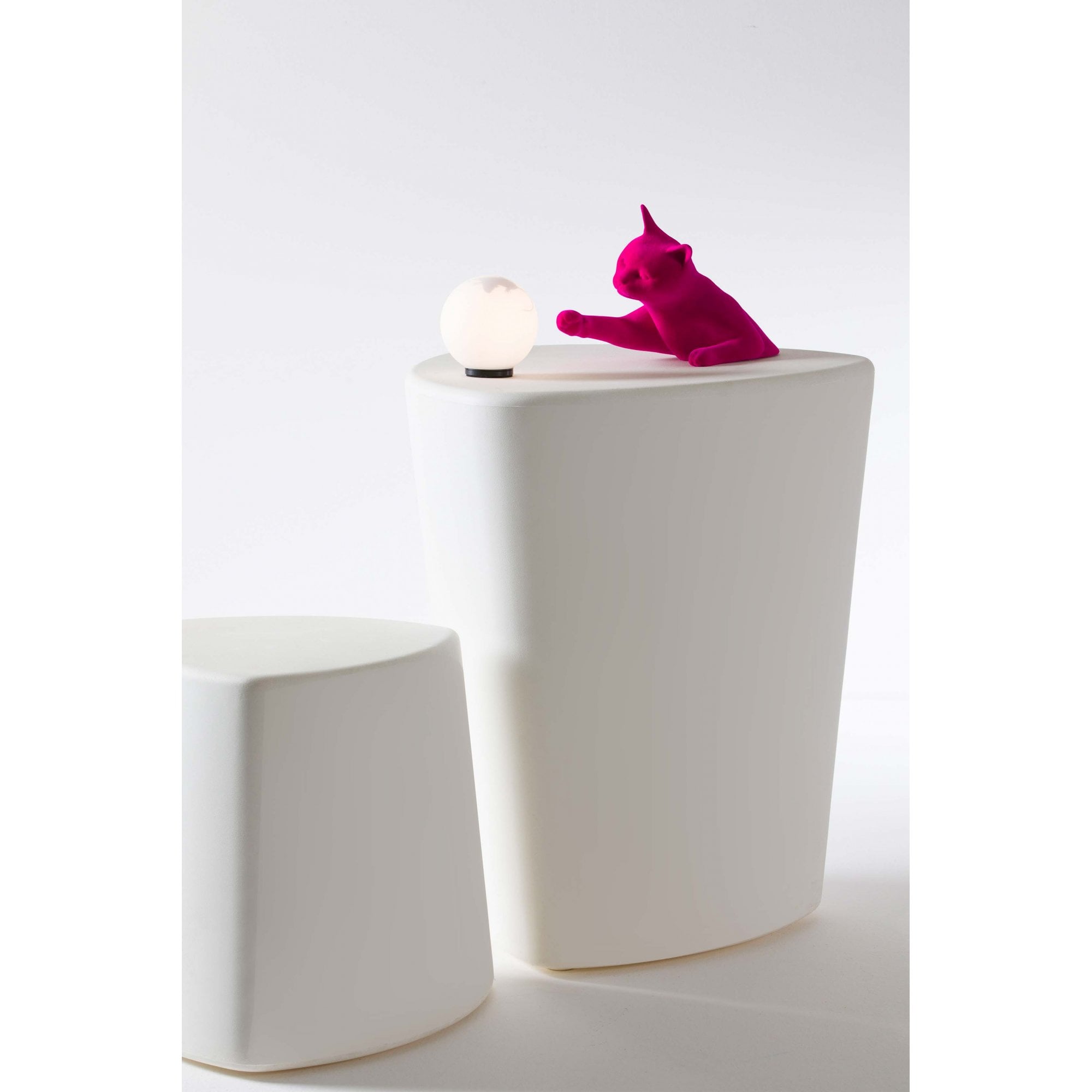 Karman Maoo Cat Table Lamp - Fucsia Velvet