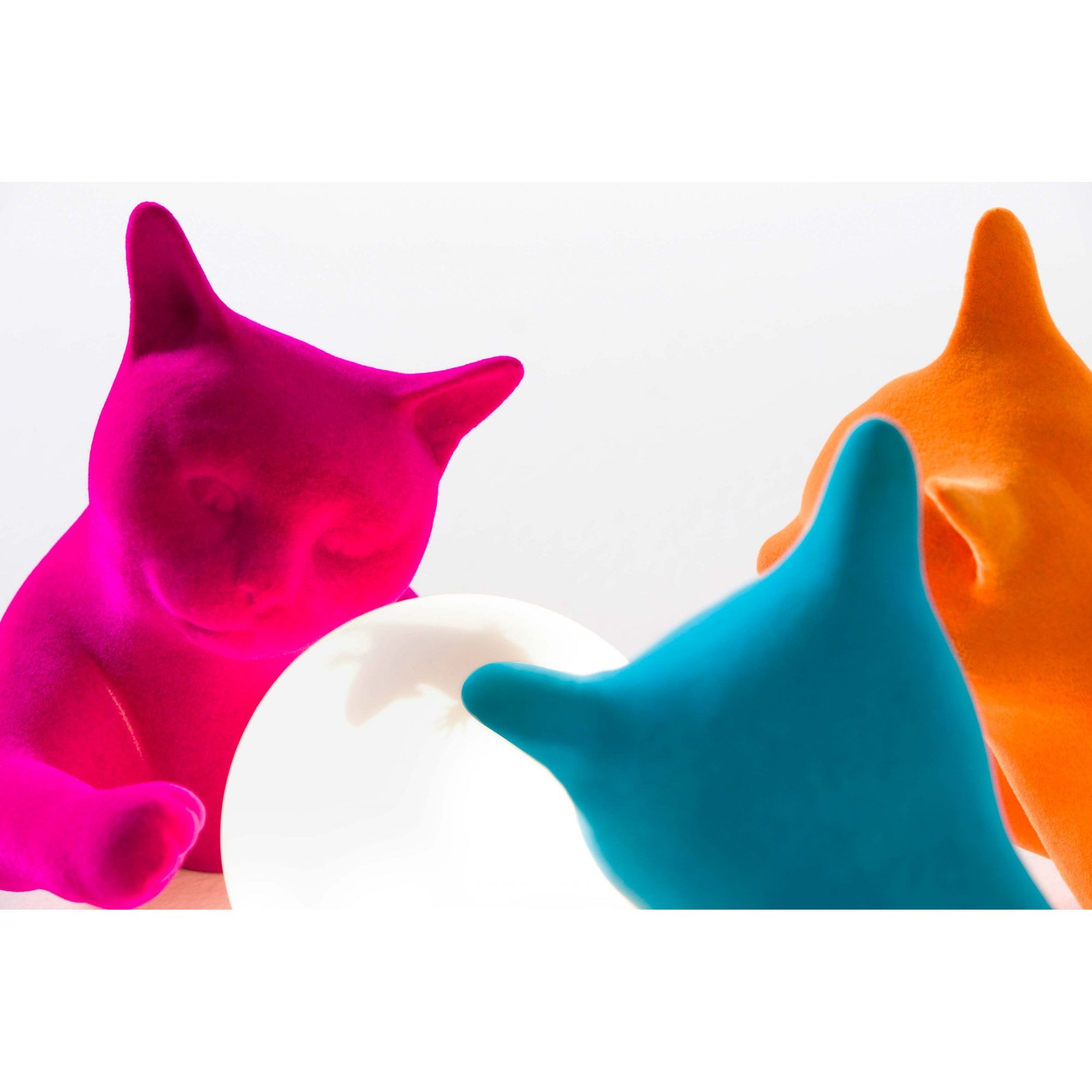 Karman Maoo Cat Table Lamp - Fucsia Velvet