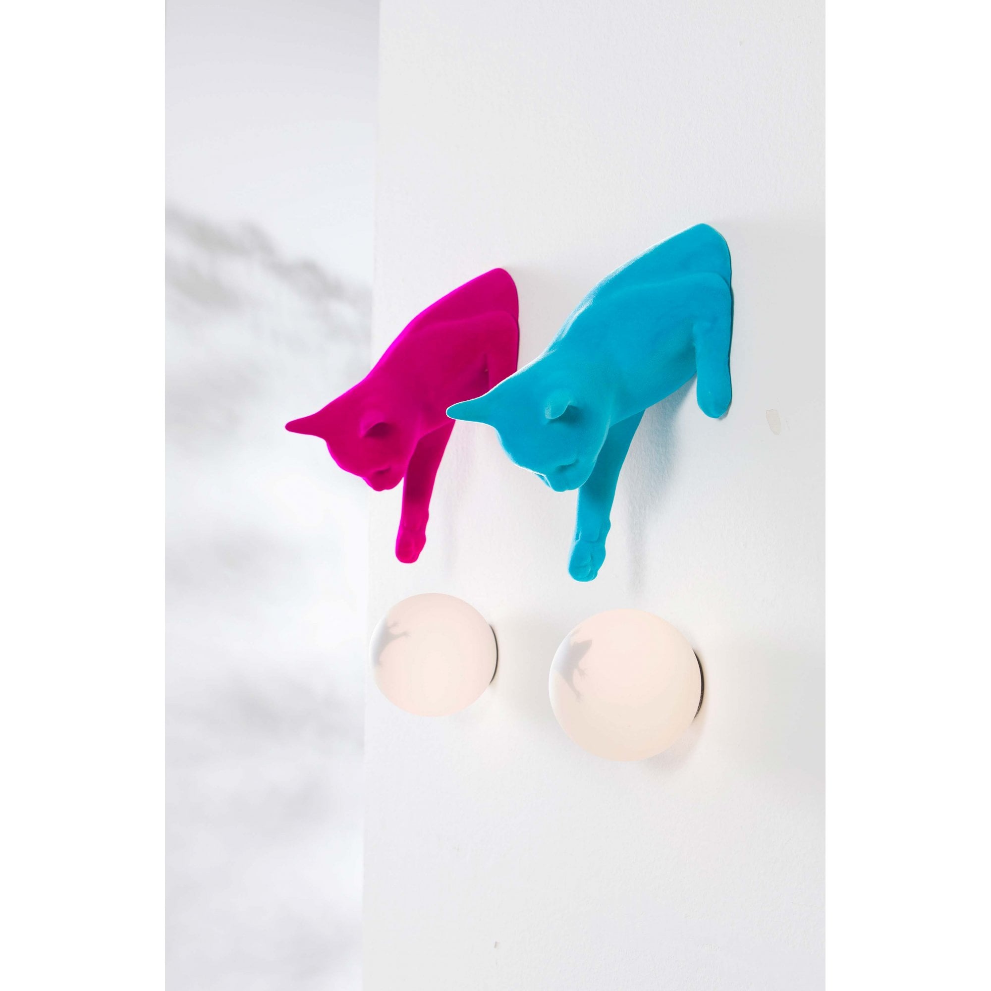 Karman Maoo Cat Wall Lamp - Fucsia Velvet