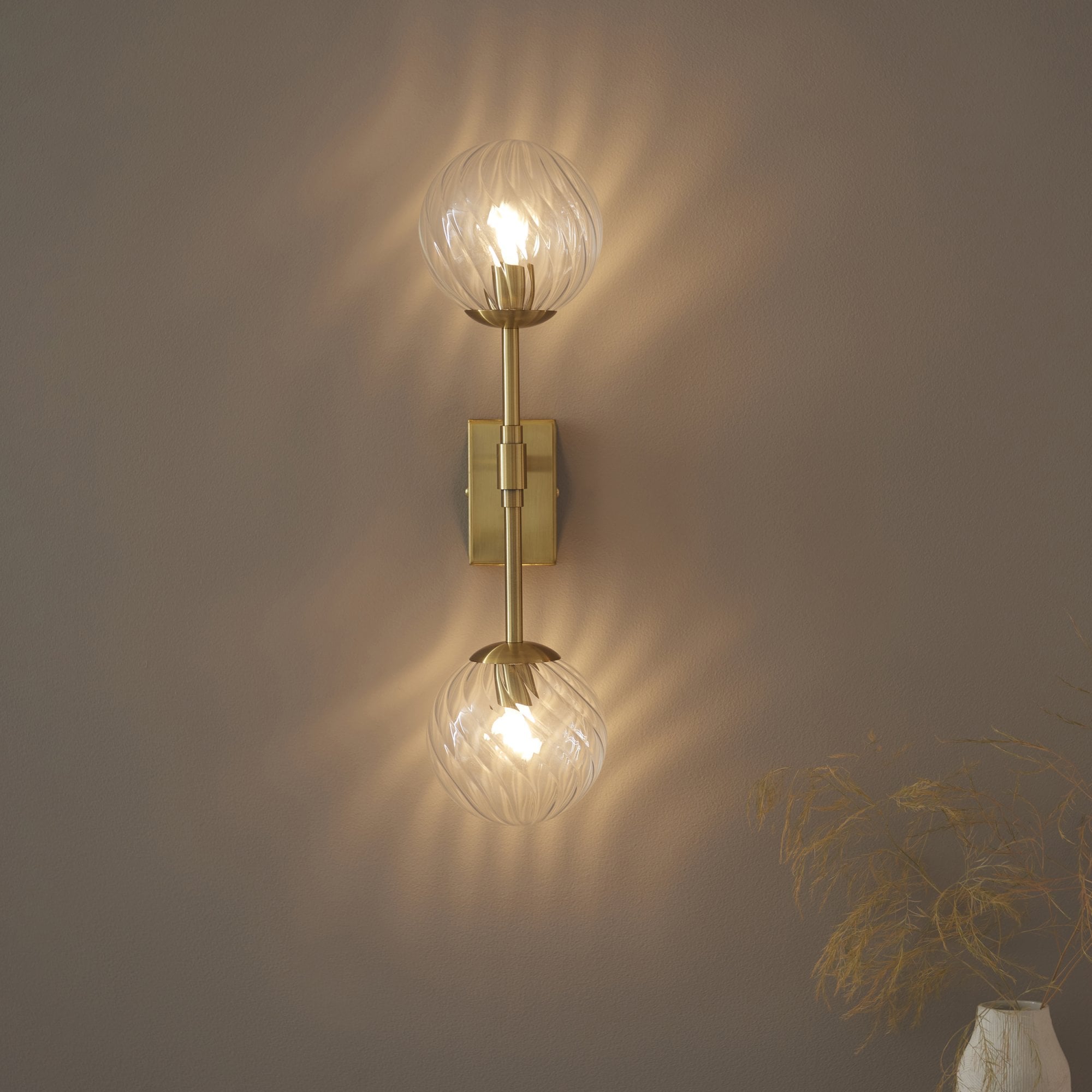 Utopia Atomic 2 Light Wall Light - Brushed Aged Brass & Twisted Clear Glass