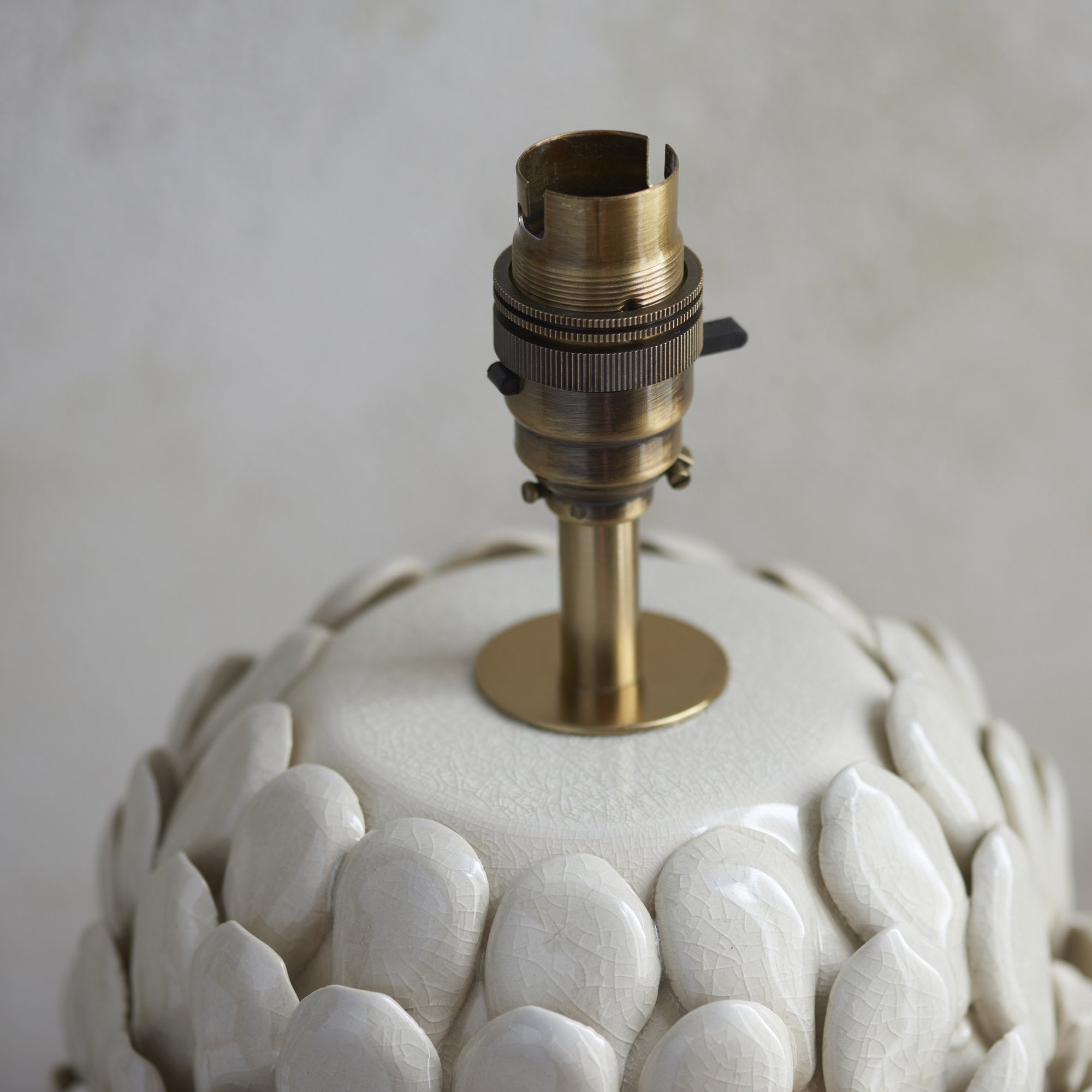 Endon Layered Leaf Single Light Table Lamp - Ivory Crackle Glaze & Brushed Aged Brass Plate