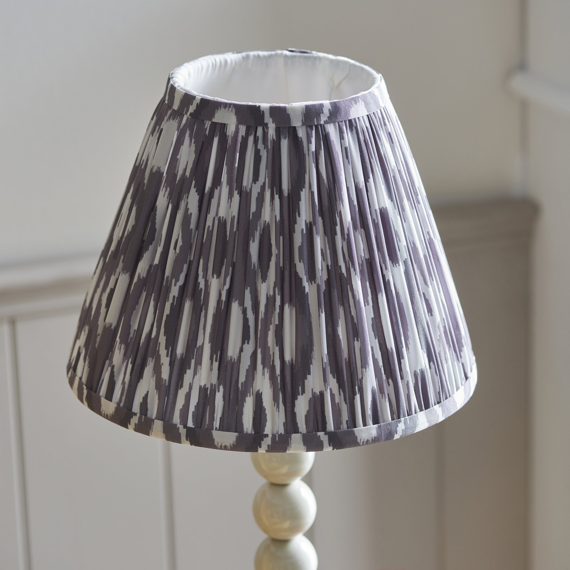 Endon Higgledy Gloss Almond White Table Lamp & Ikat 25cm Pearl Grey Shade