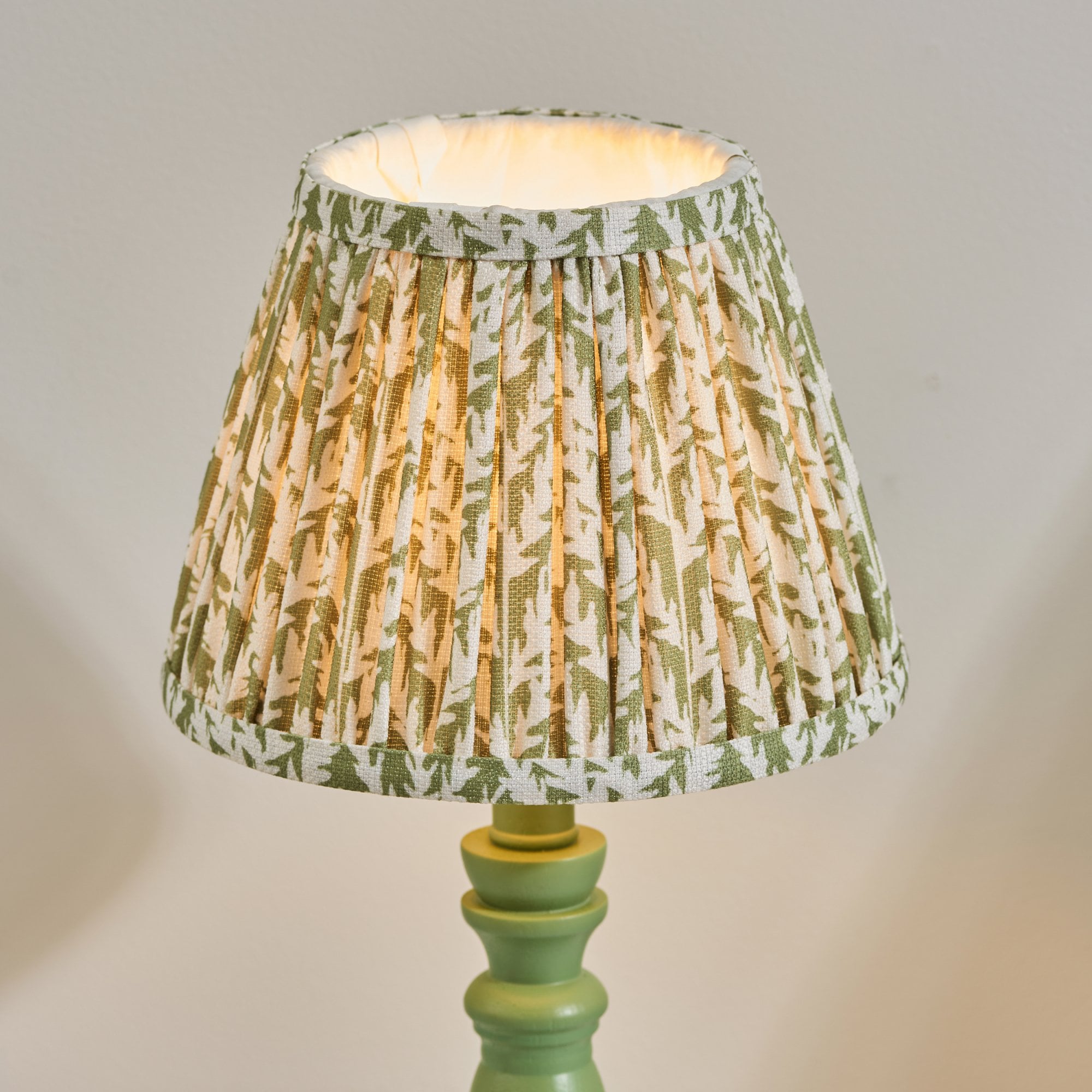 Endon Bibury Satin Cotswold Green Table Lamp & Leaf 20cm Herb Garden Green Shade