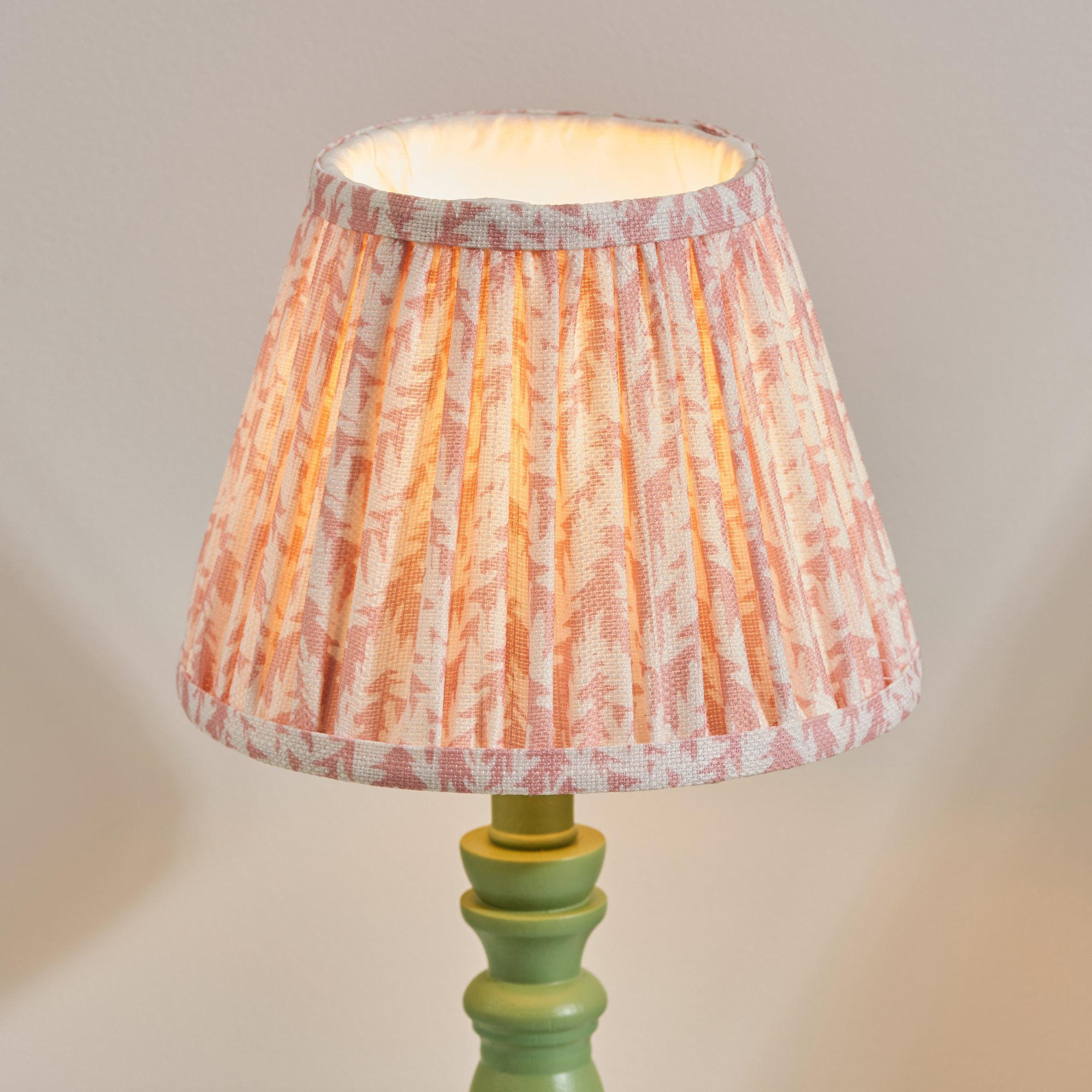Endon Bibury Satin Cotswold Green Table Lamp & Leaf 20cm Peachy Keen Shade