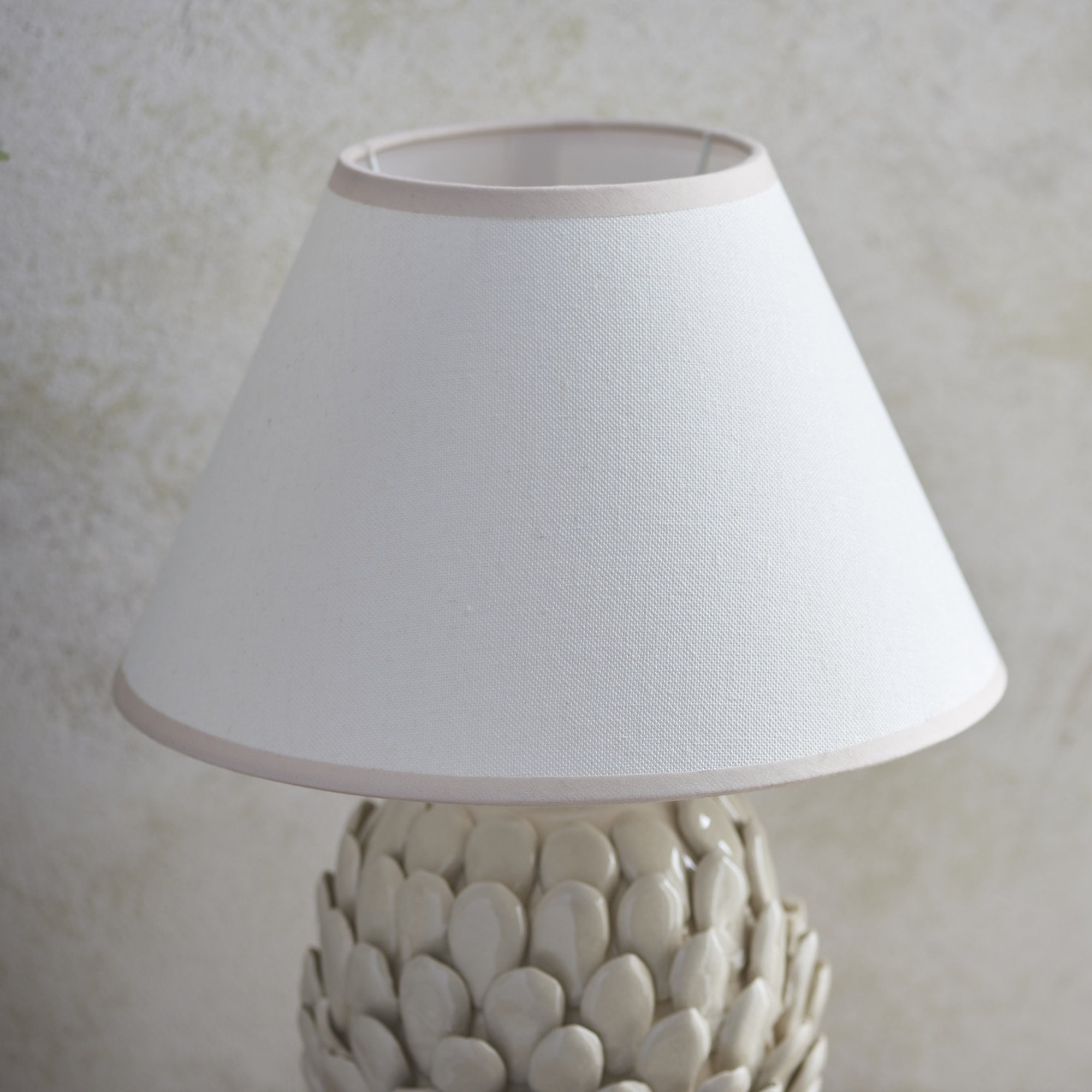 Endon Layered Leaf Ivory Crackle Glaze Ceramic Table Lamp & Ivy 30cm Vintage White Shade