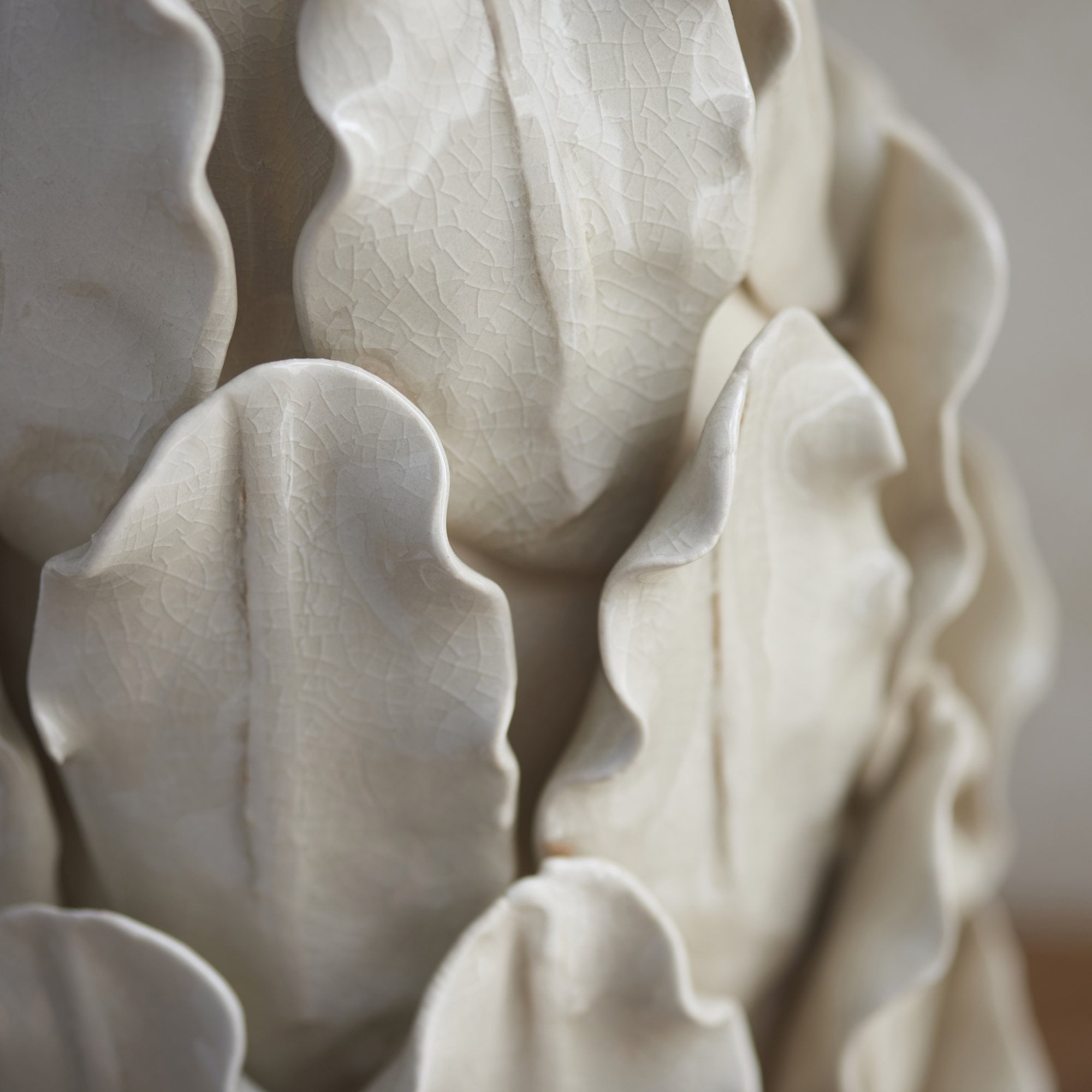 Endon Layered Ivory Crackle Glaze Ceramic Leaf Table Lamp & Ivy 35cm Vintage White Shade