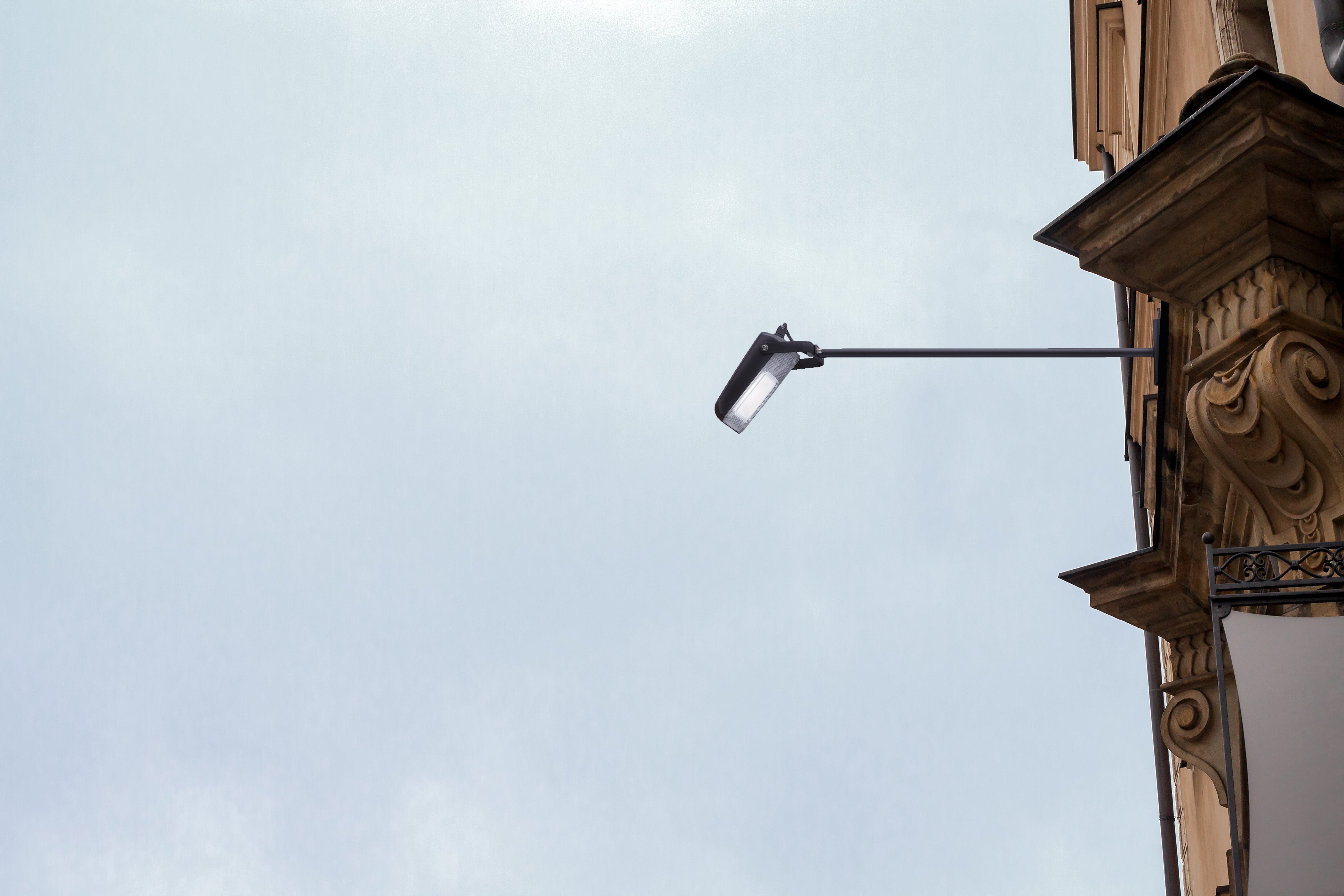 Searchlight Portland LED Outdoor Wall Light - Black with Clear Diffuser - IP65