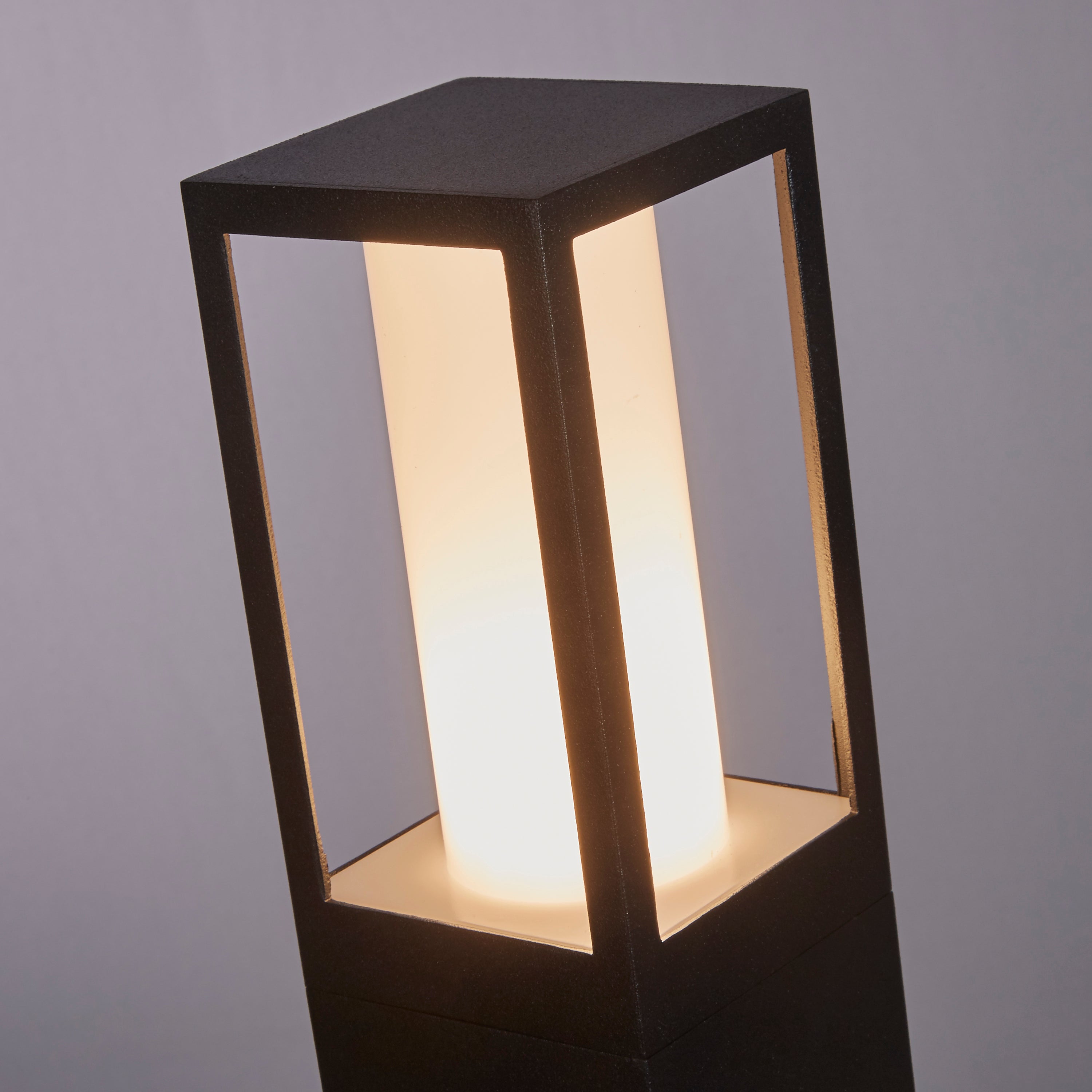 Searchlight Badminton 730mm Outdoor Post - Black & Matt White Polycarbonate