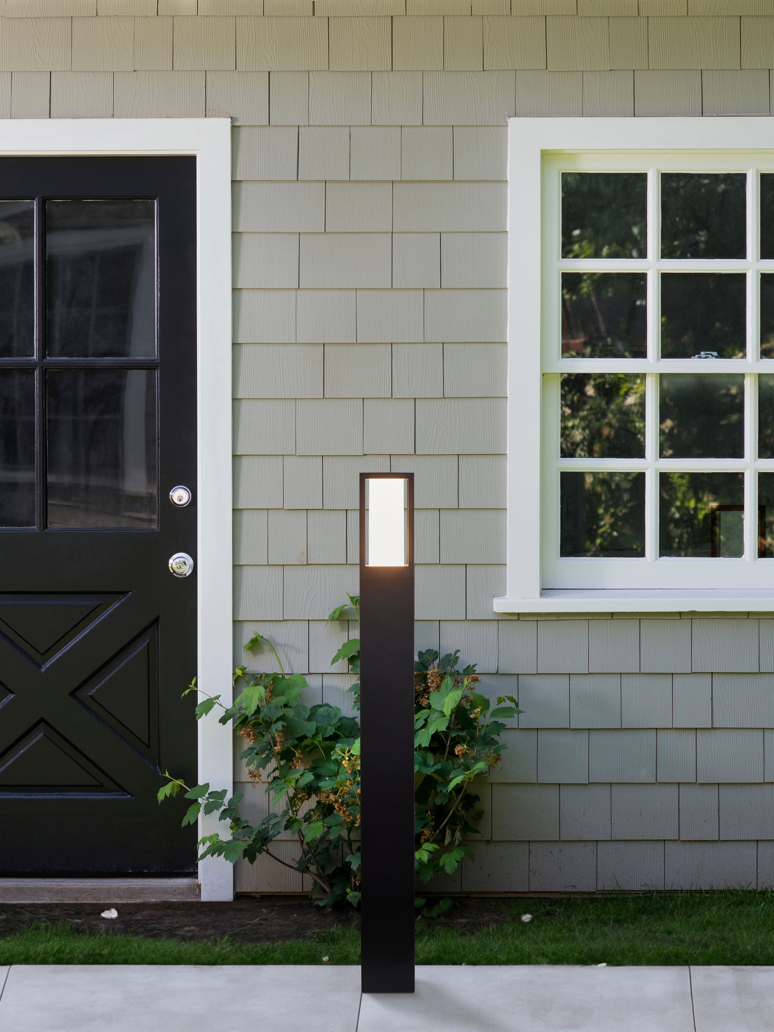 Searchlight Badminton 730mm Outdoor Post - Black & Matt White Polycarbonate