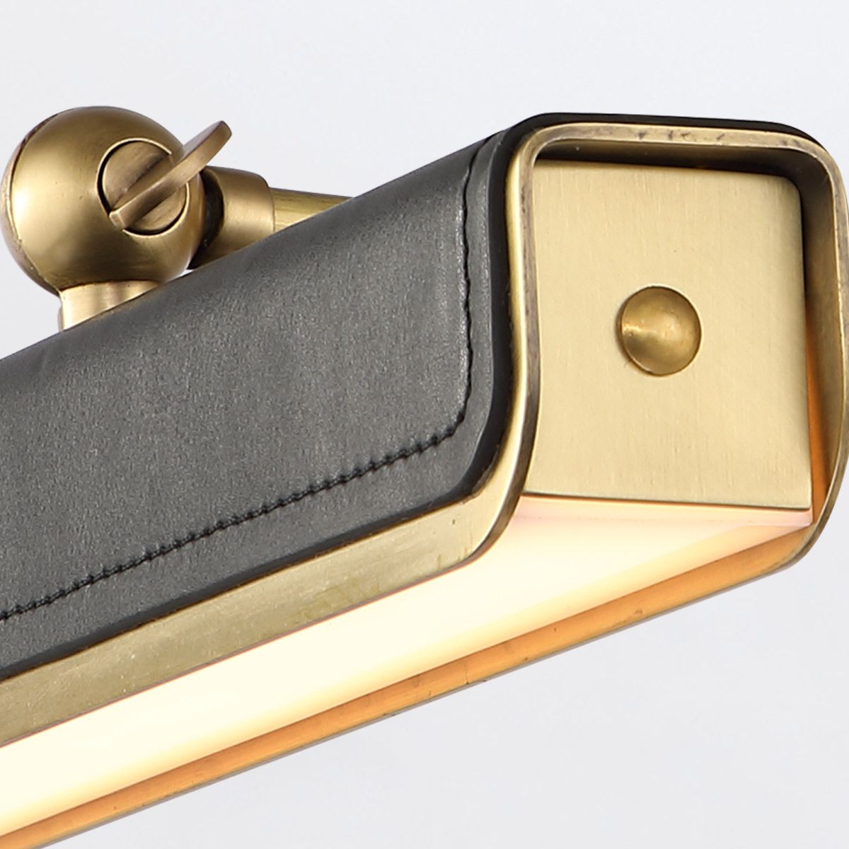 Quintiesse Valise Small LED Picture Light - Vintage Brass & Tuxedo Leather