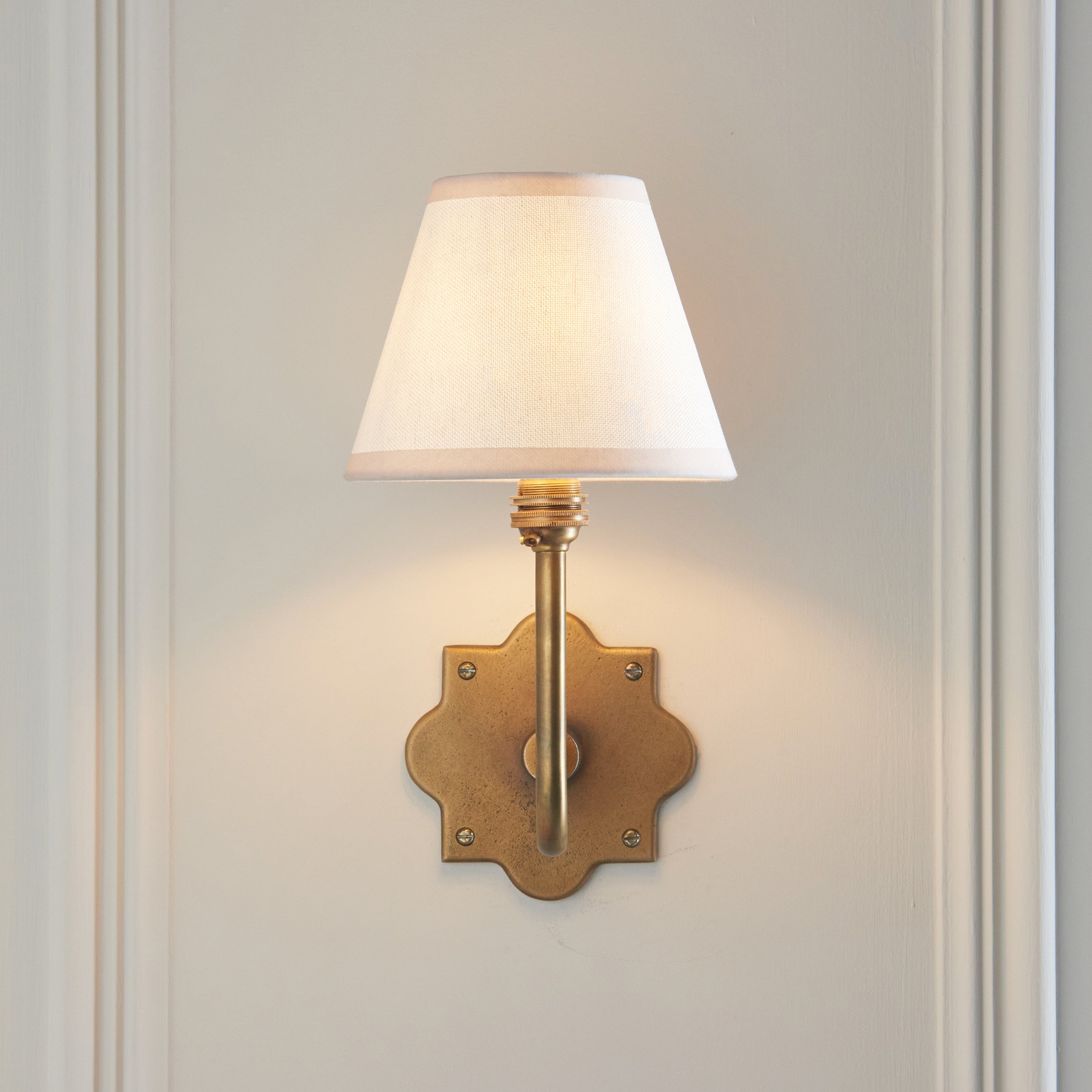 Endon Anvil Swan & Ivy 16Cm Wall Light - Antique Brass & Vintage White Fabric