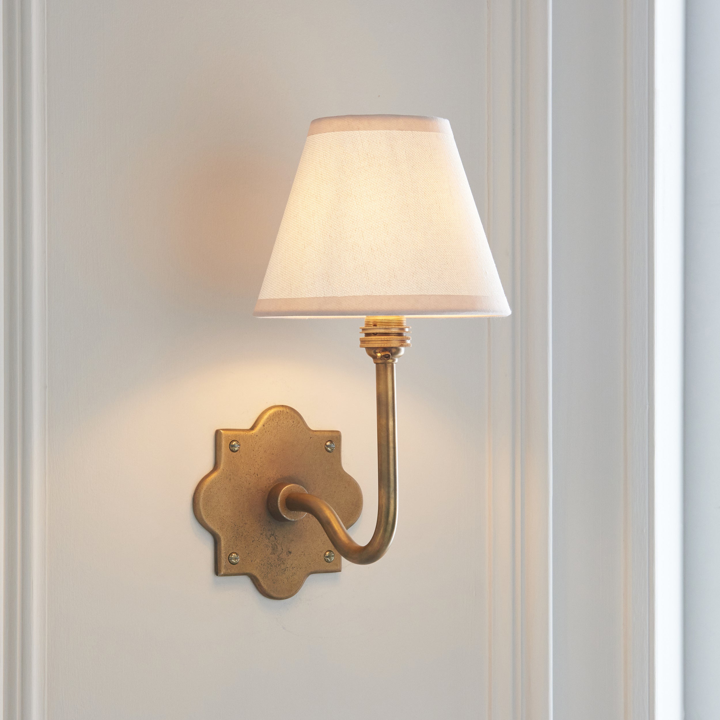 Endon Anvil Swan & Ivy 16Cm Wall Light - Antique Brass & Vintage White Fabric