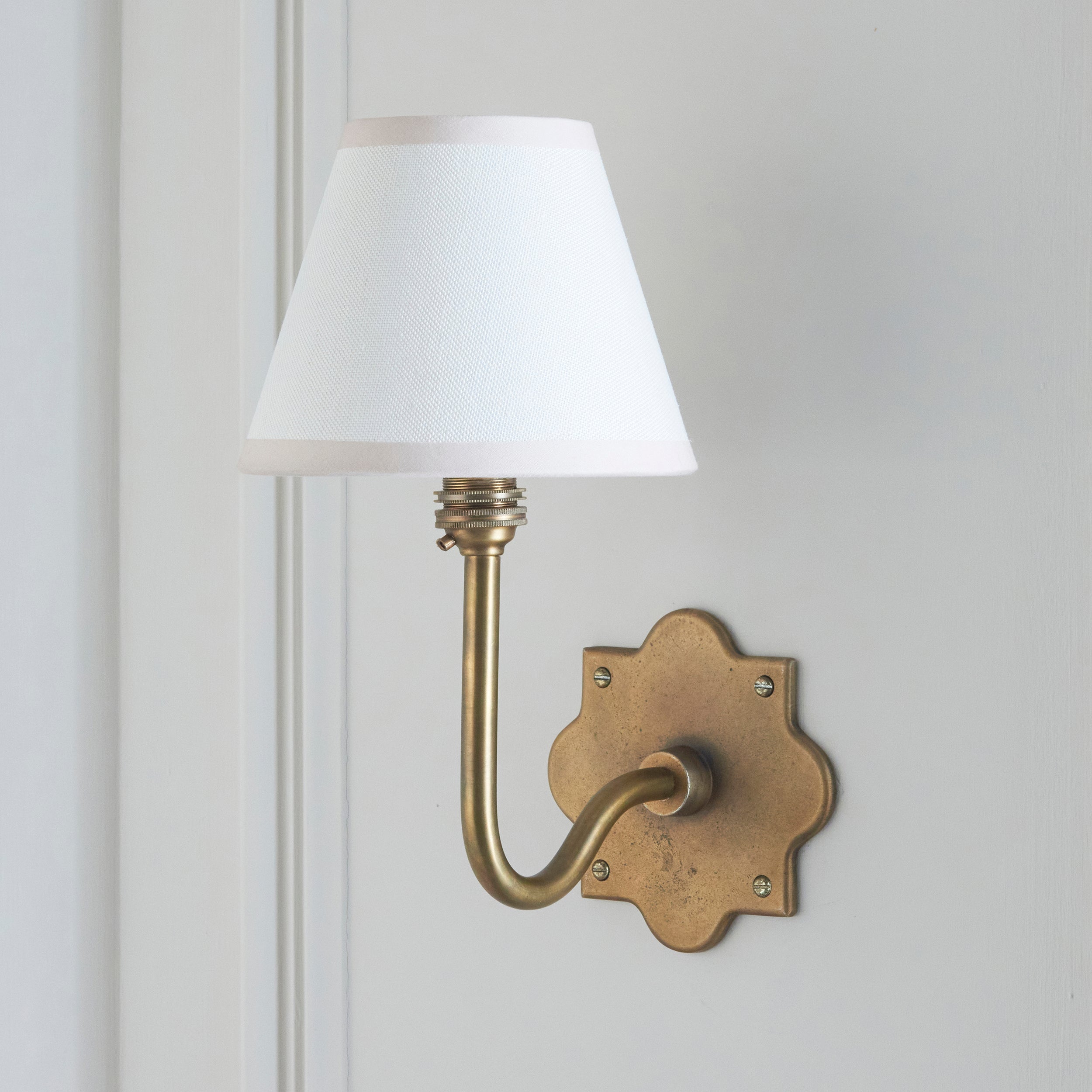 Endon Anvil Swan & Ivy 16Cm Wall Light - Antique Brass & Vintage White Fabric