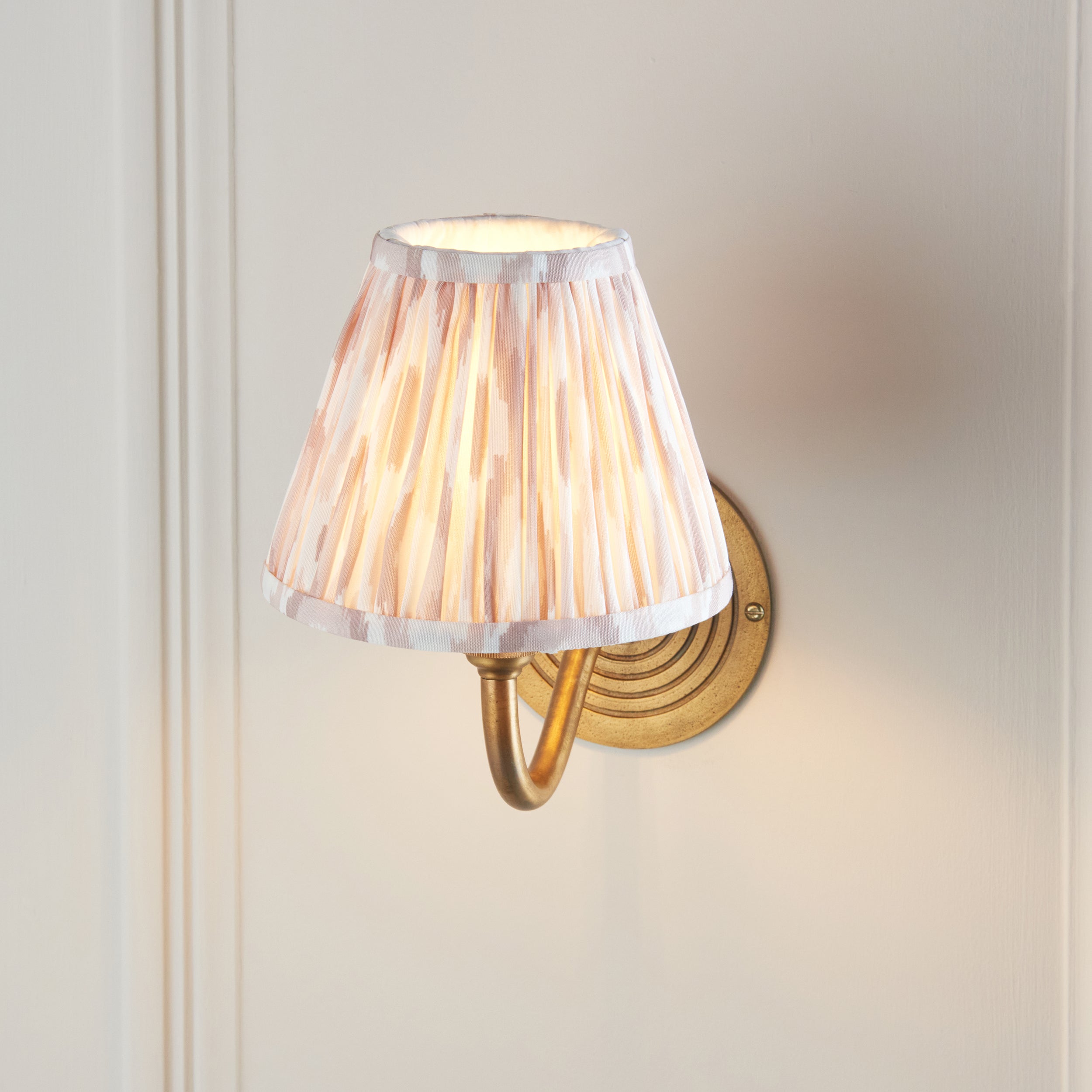 Endon Ripple Curve & Ikat 16Cm Wall Light - Antique Brass & Neutral Print Fabric