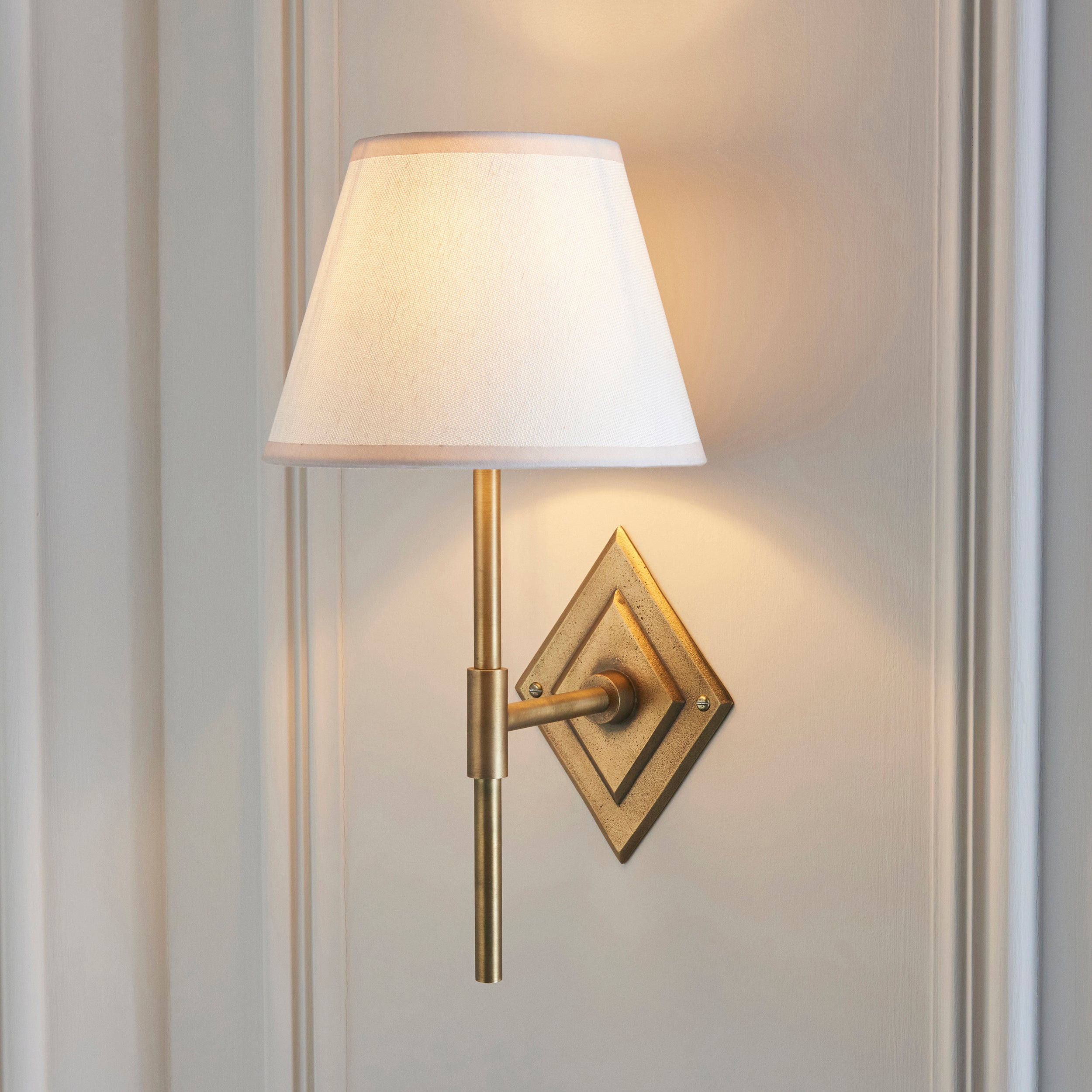 Endon Diamond Tall & Ivy 20Cm Wall Light - Antique Brass & Vintage White Fabric