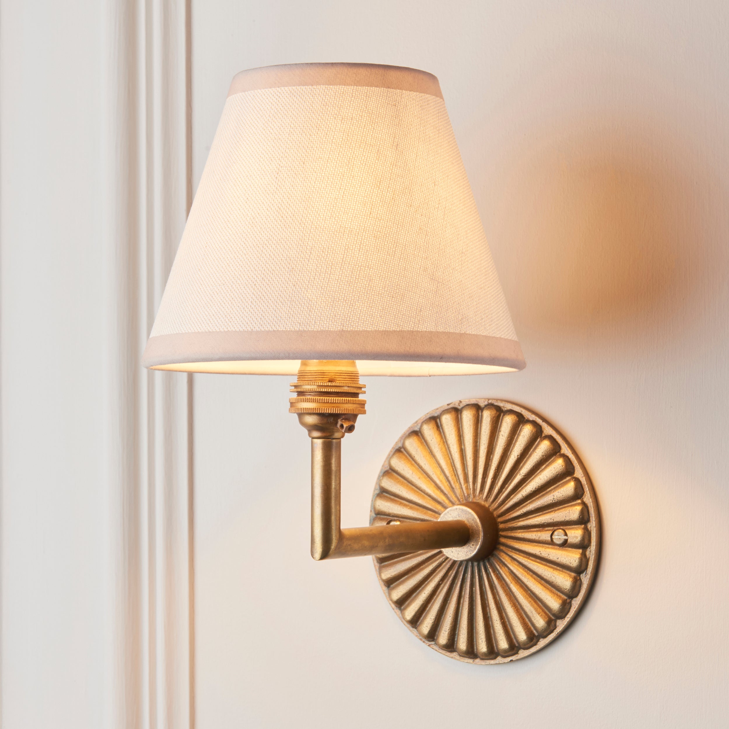 Endon Dahlia Angle & Ivy 16Cm Wall Light - Antique Brass & Vintage White Fabric