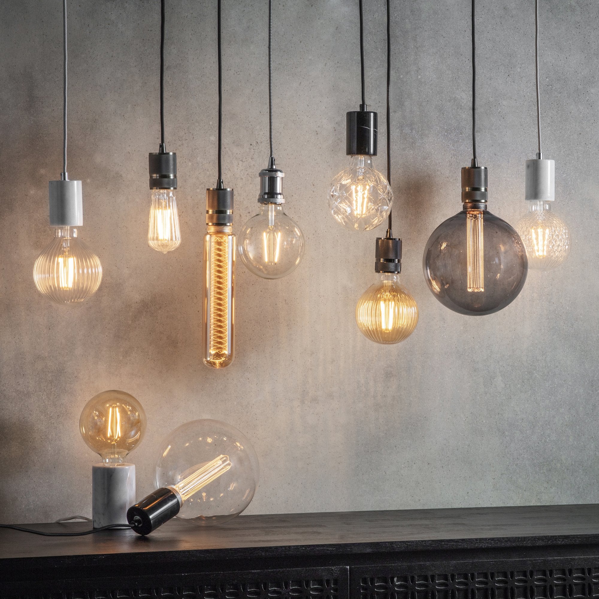Endon Globe Single E27 LED 2.8W Bulb - 2000K - Non-Dimmable - Clear Glass