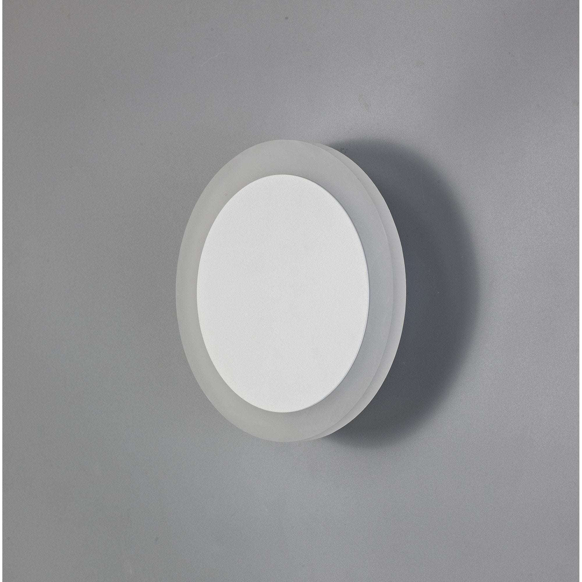 Fabula Kingsley Magnetic Base LED Wall Lamp - 15/19cm Round - Central - Sand White & Acrylic Frosted Diffuser
