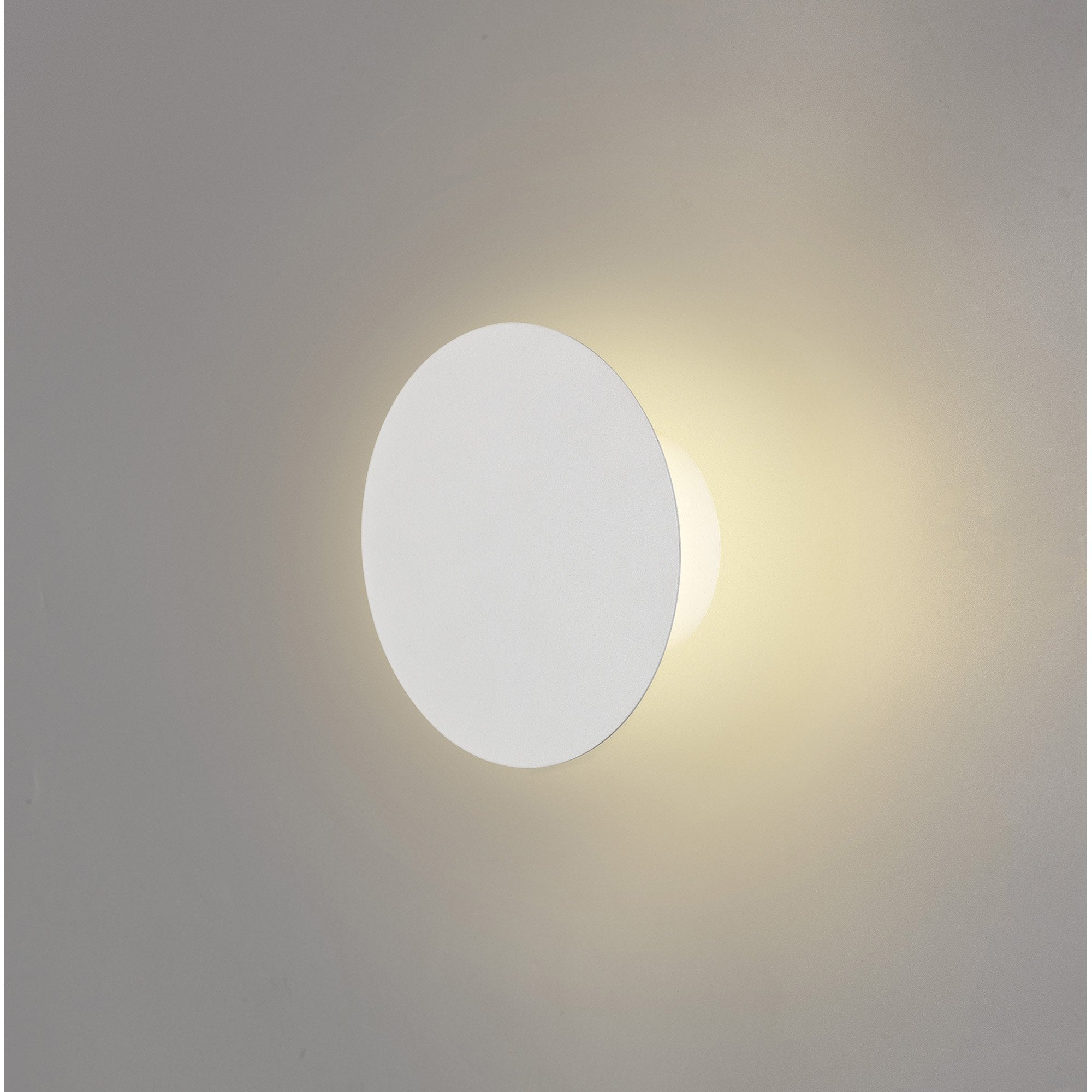Fabula Kingsley Magnetic Base LED Wall Lamp - 15cm Round - Sand White