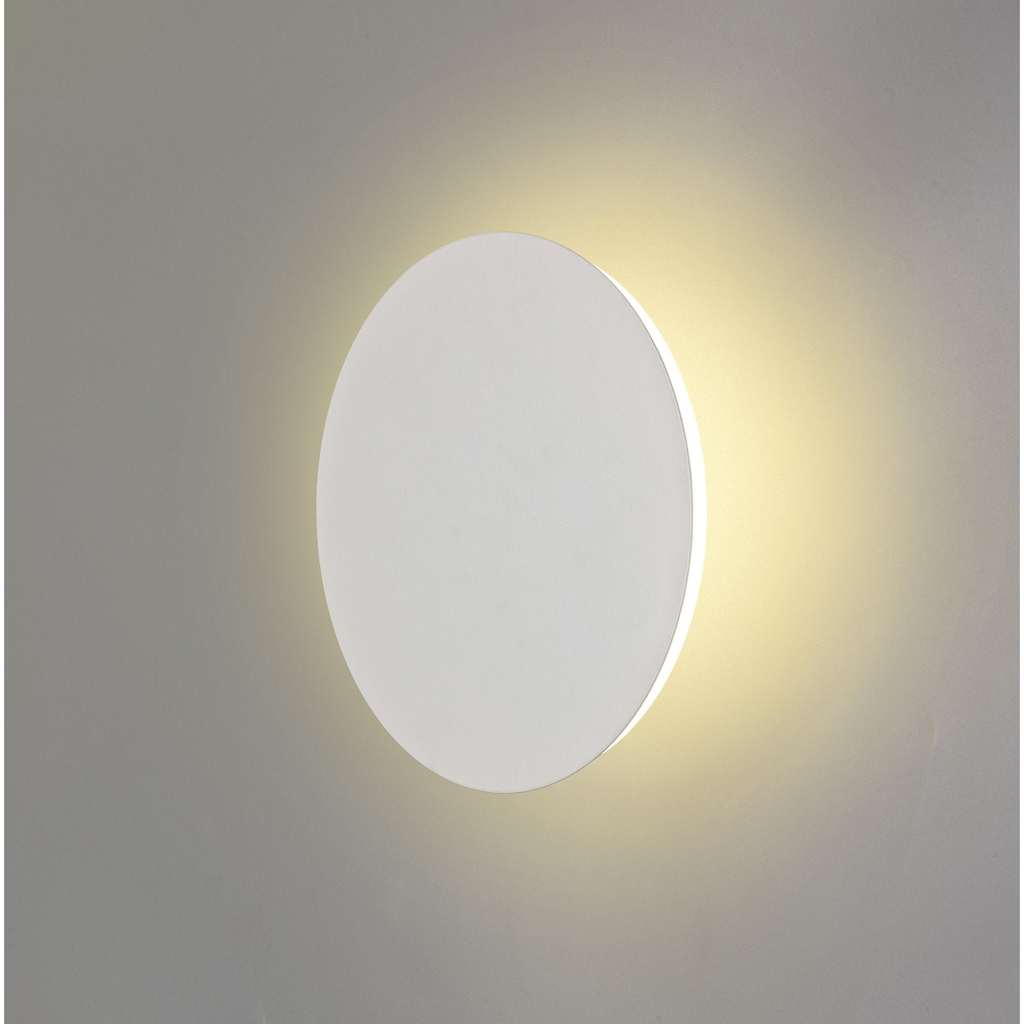 Fabula Kingsley Magnetic Base LED Wall Lamp - 20/19cm Round - Central - Sand White & Acrylic Frosted Diffuser