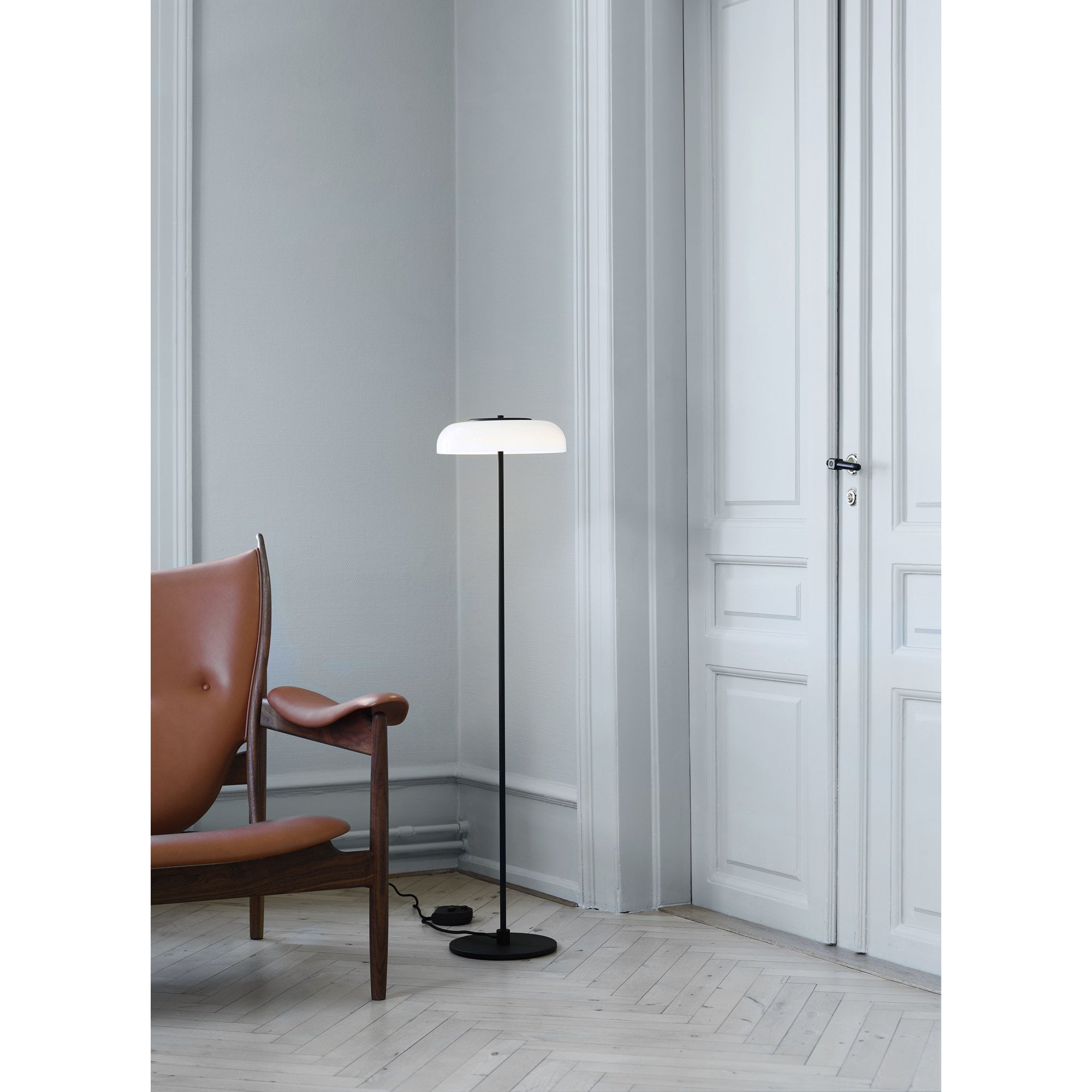 Nuura Blossi Floor Lamp - Black & Opal Glass