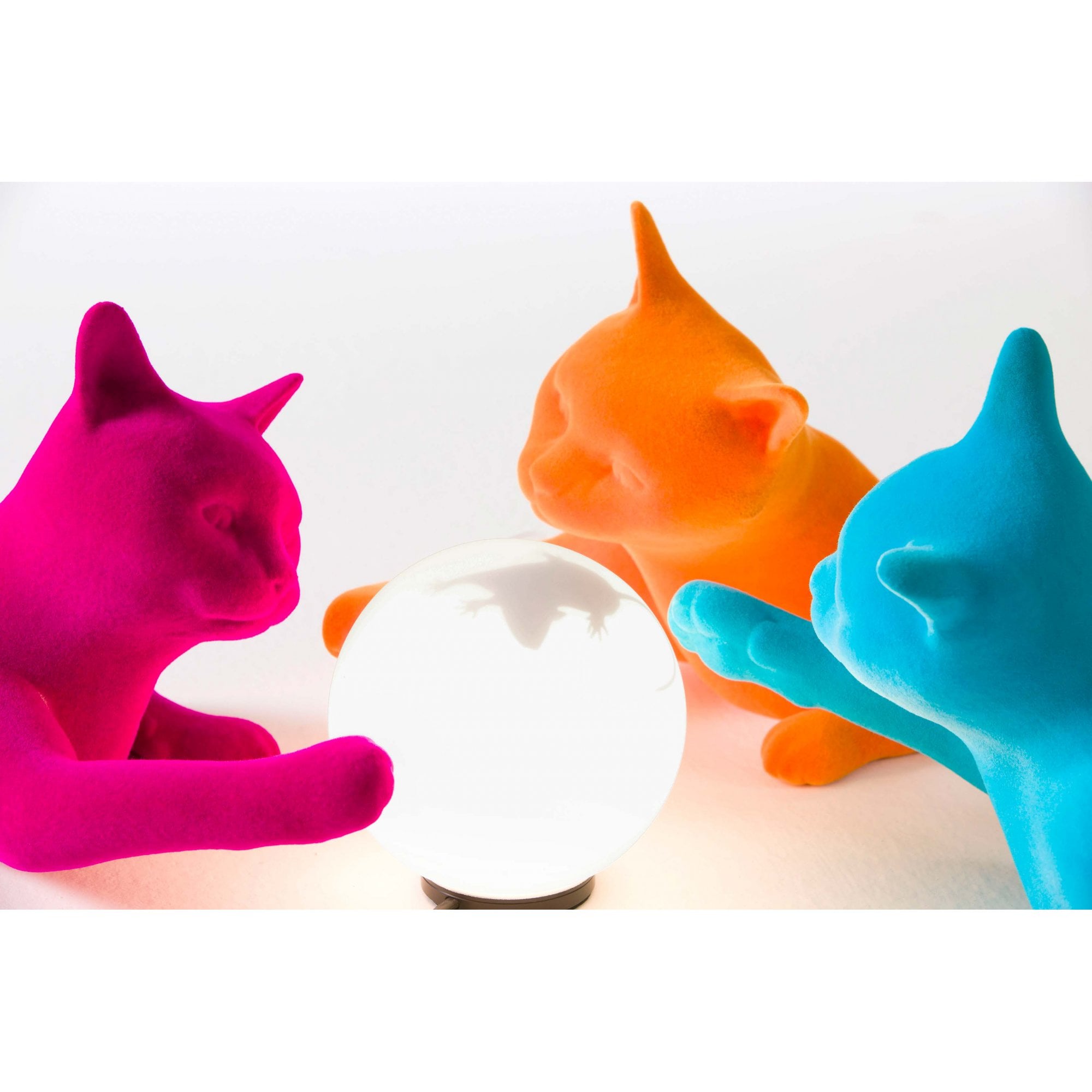 Karman Maoo Cat Table Lamp - Fucsia Velvet