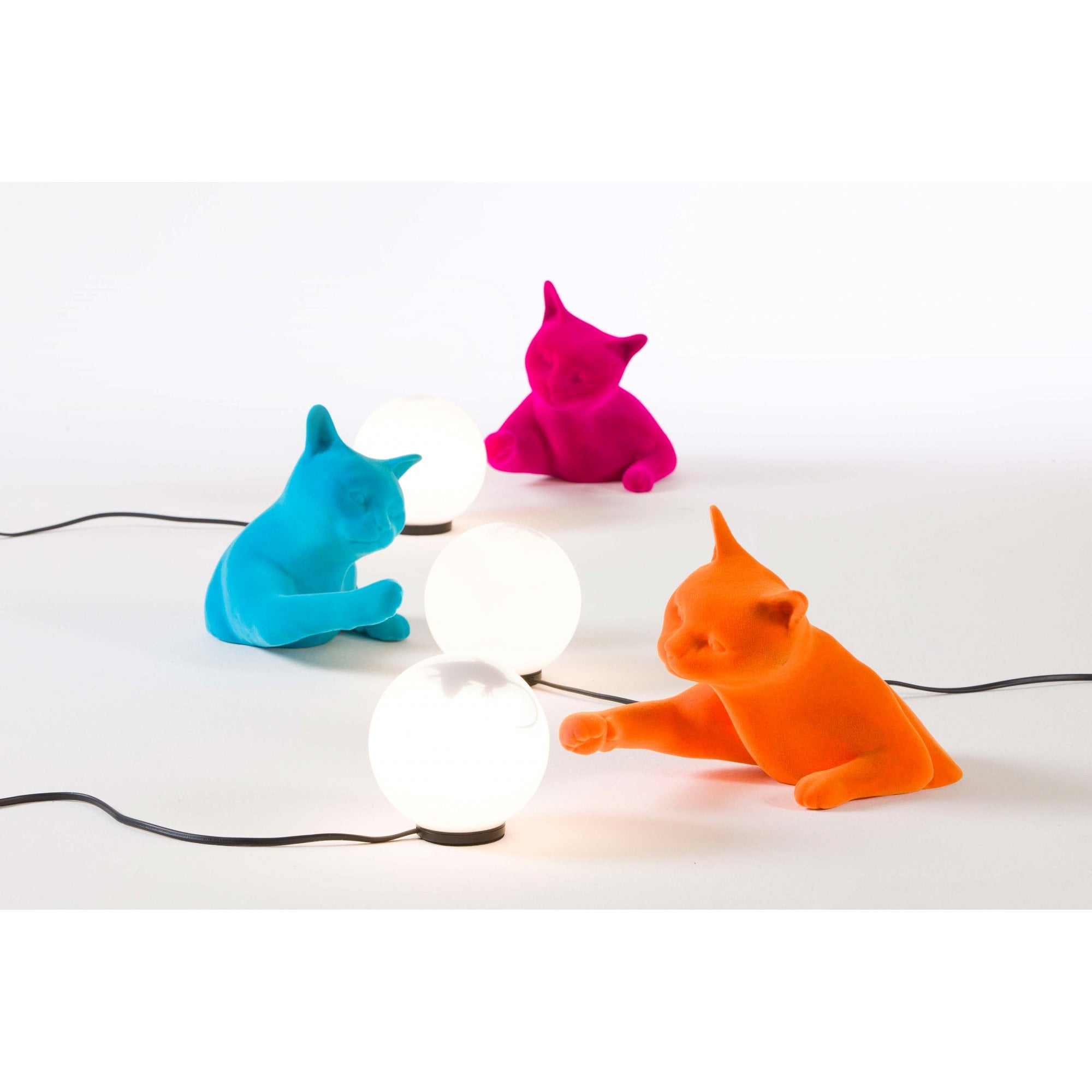 Karman Maoo Cat Table Lamp - Fucsia Velvet